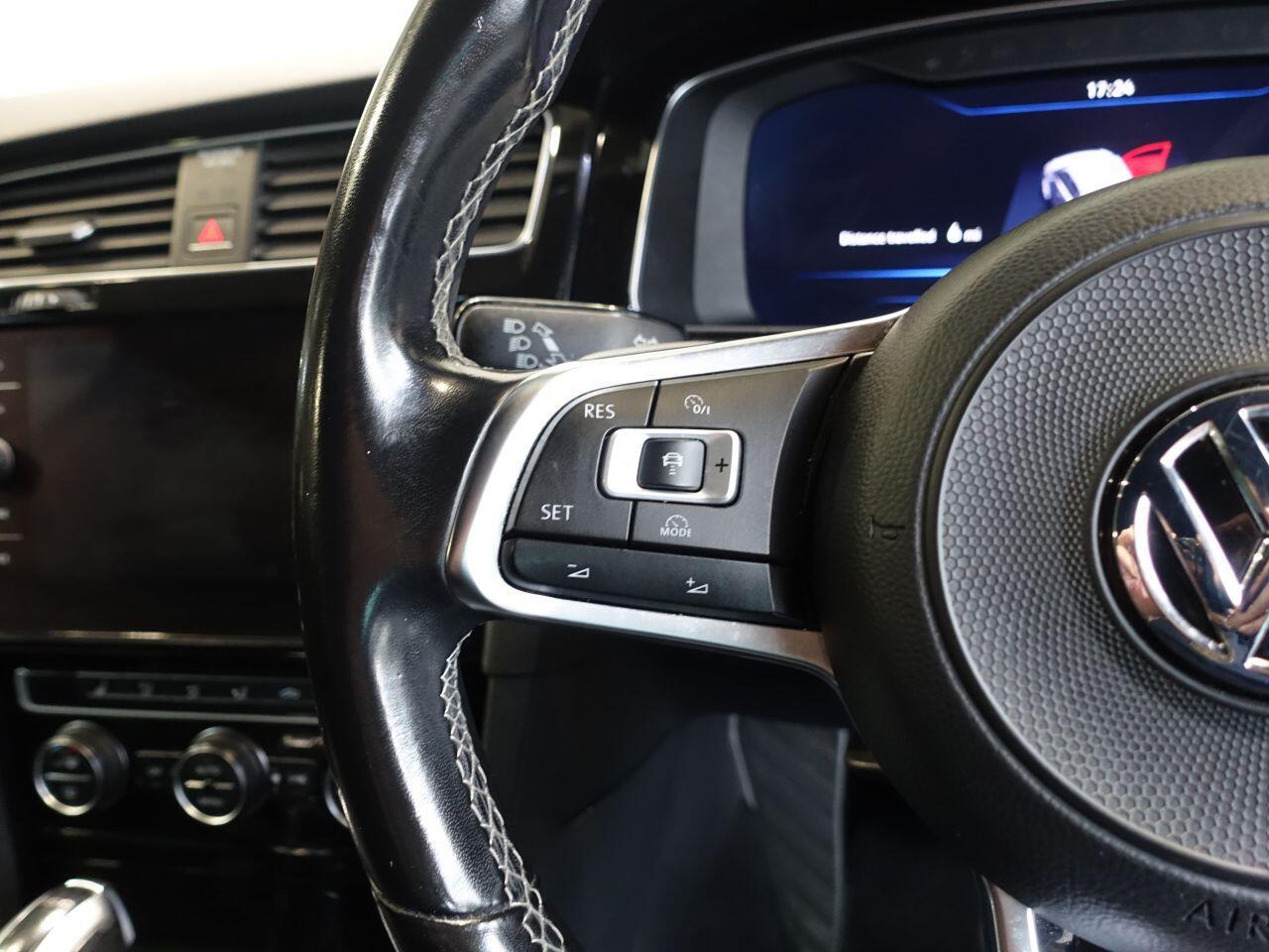 Volkswagen Golf - Image 20