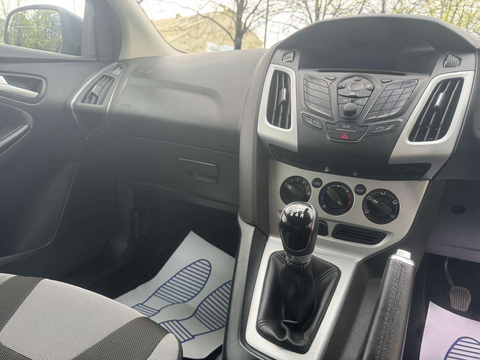 Ford Focus - Image 17