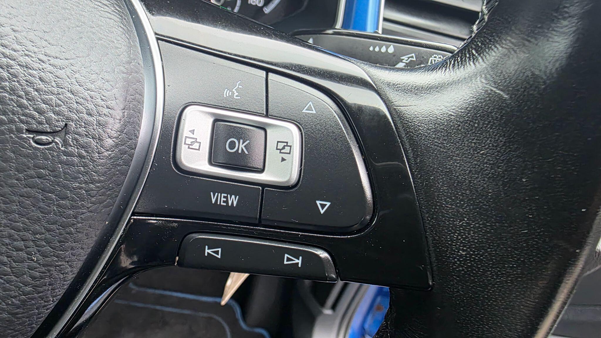 Volkswagen T-Roc - Image 28