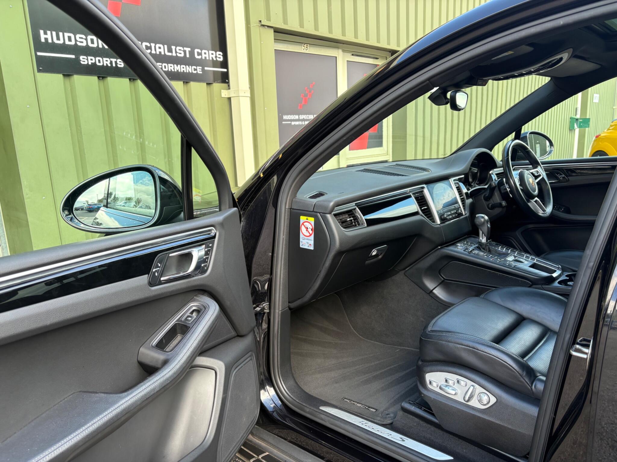 Porsche Macan - Image 12