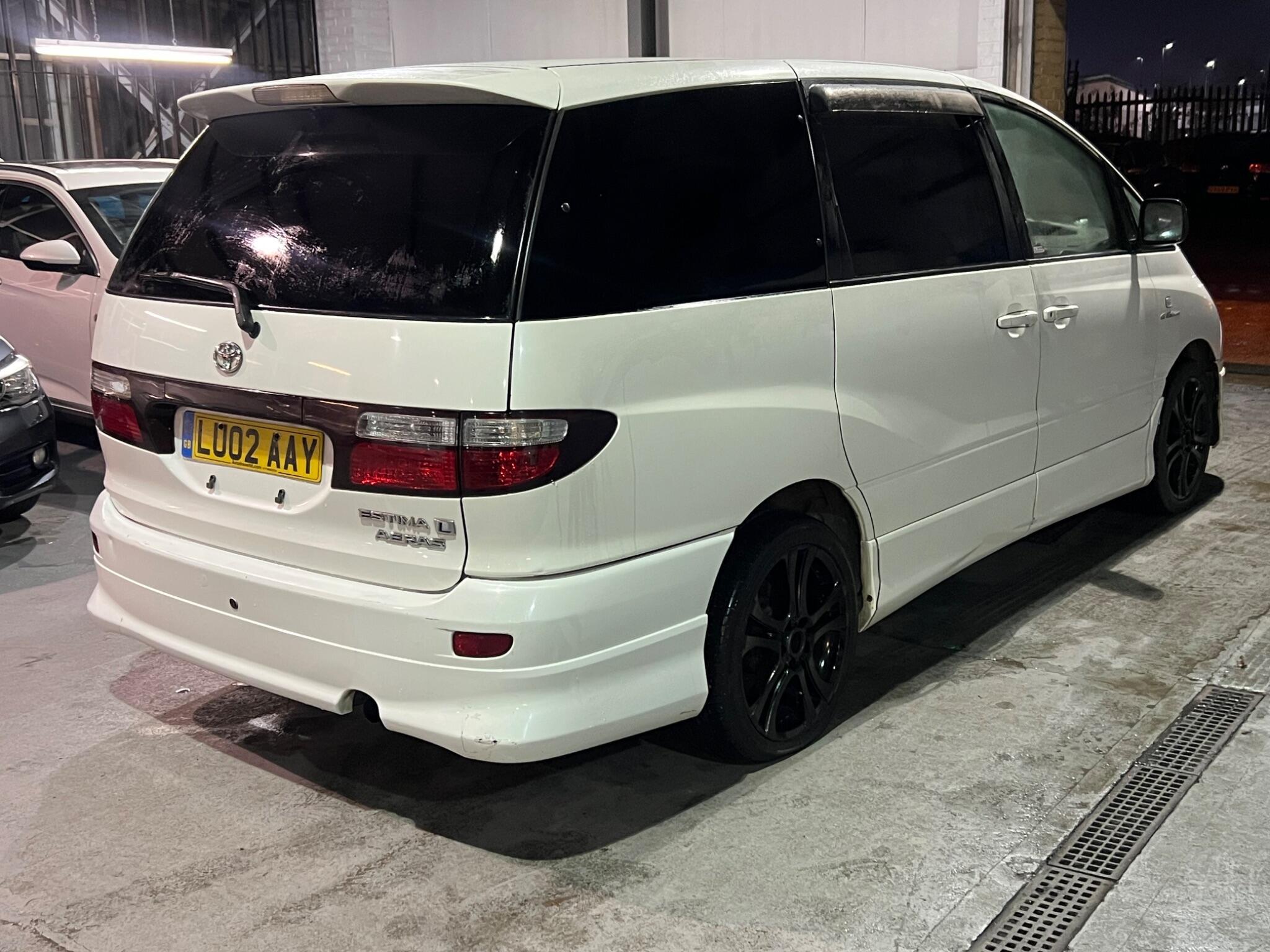 Toyota Estima - Image 11