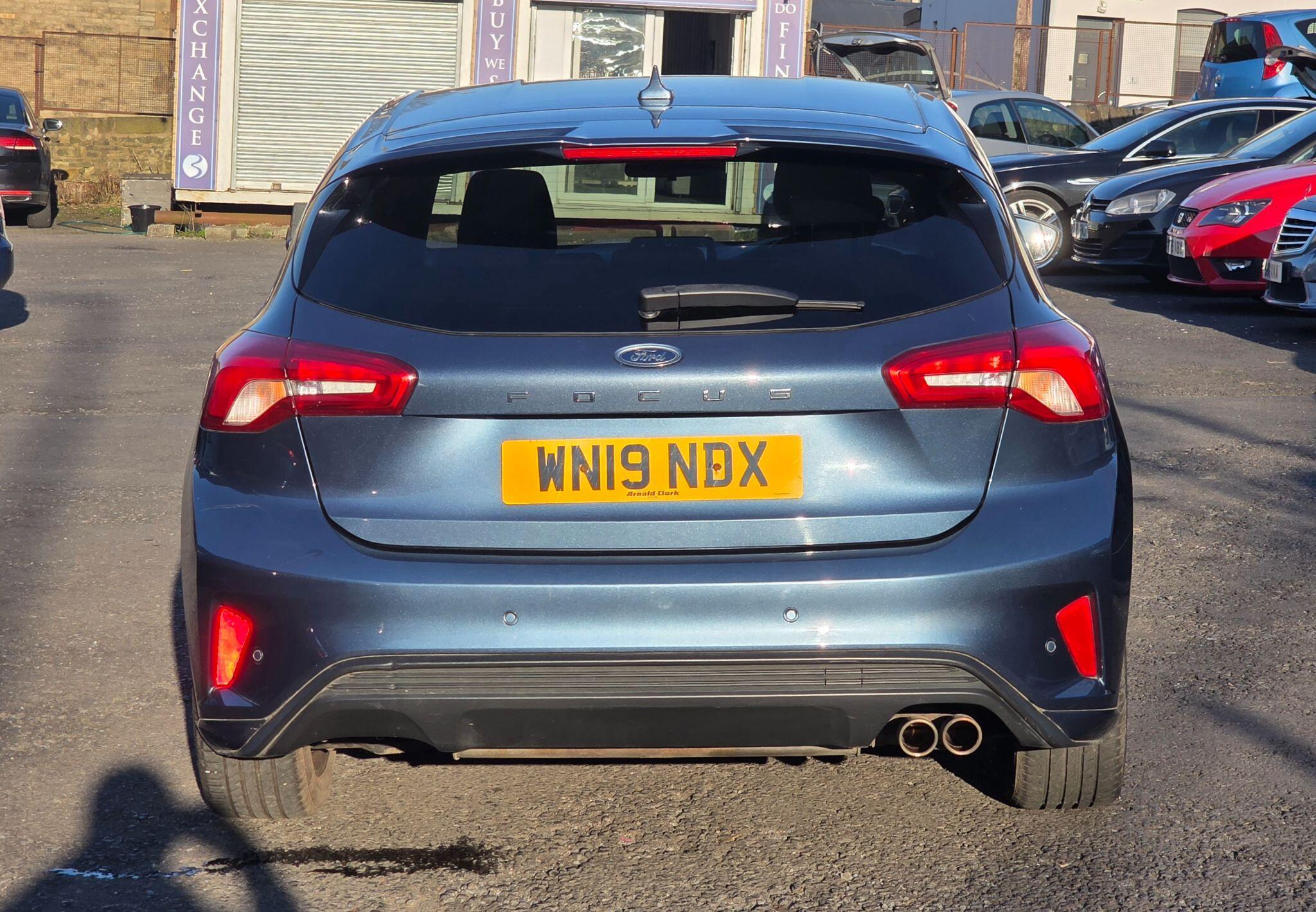 Ford Focus - Image 6