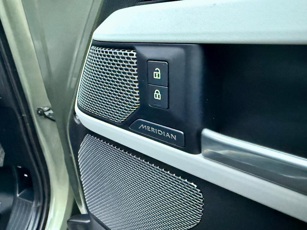 Land Rover Defender 90 - Image 24