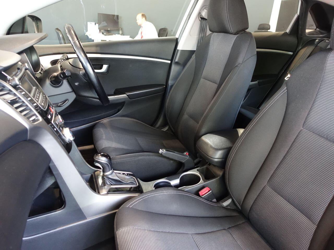 Hyundai i30 - Image 12