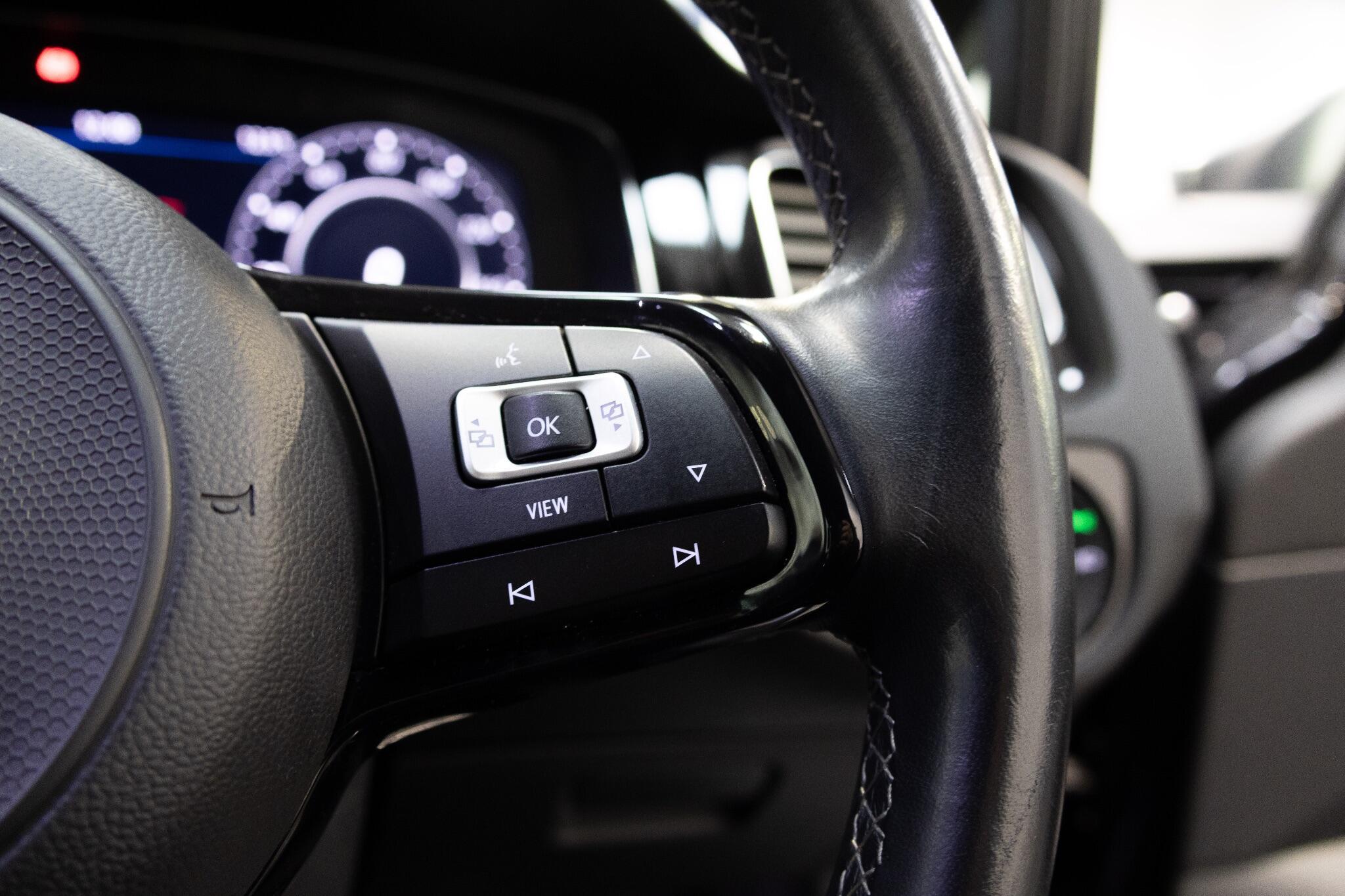 Volkswagen Golf - Image 26