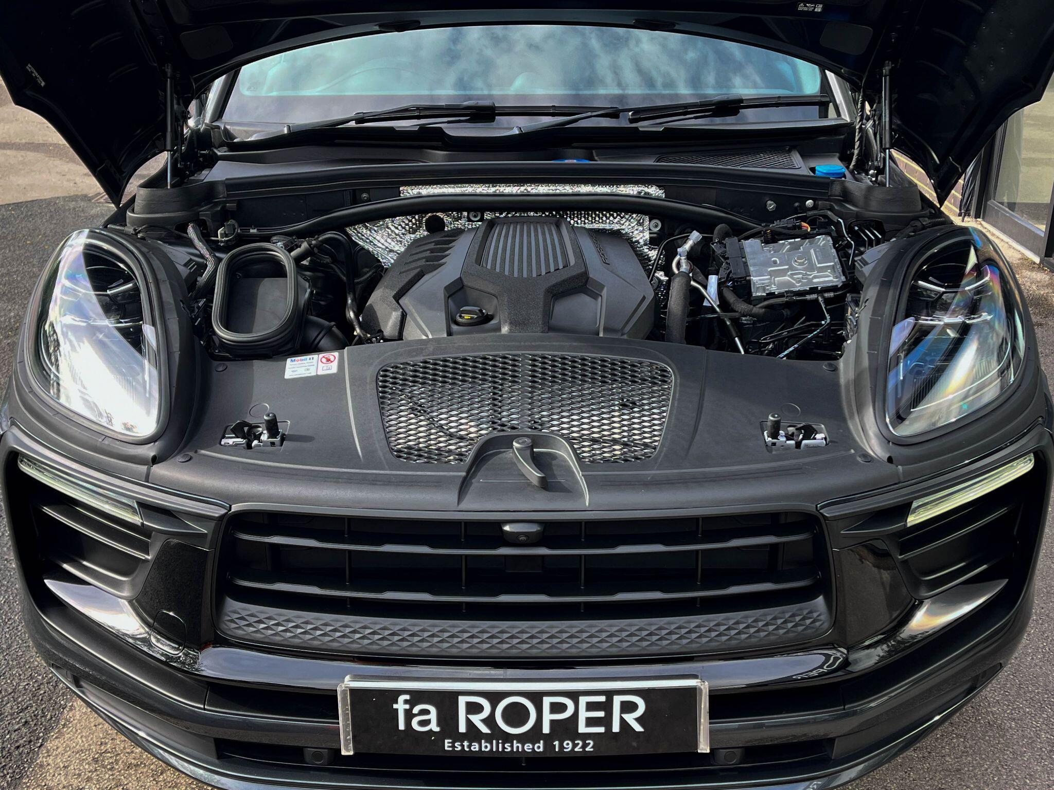 Porsche Macan - Image 28