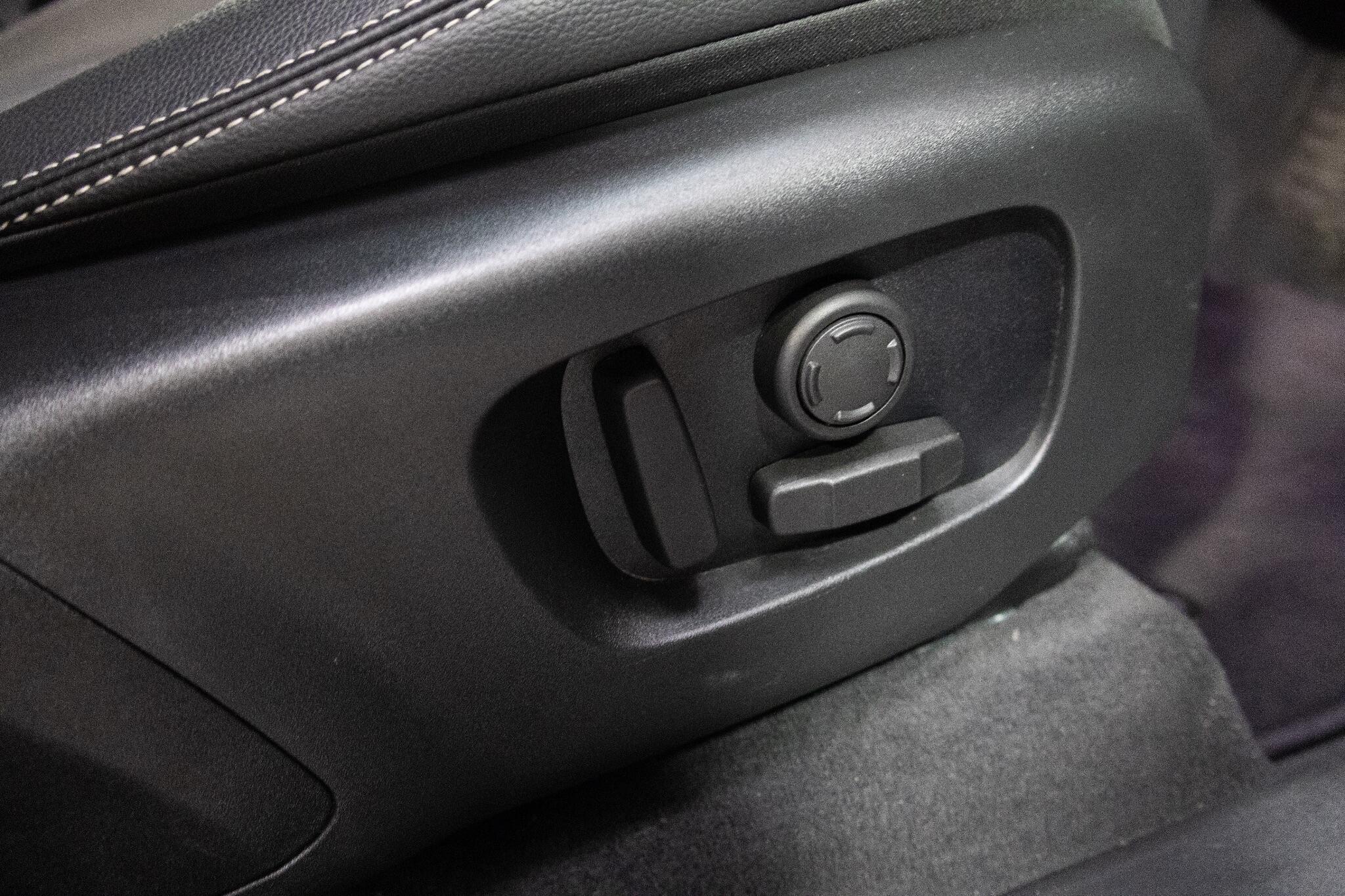 Land Rover Range Rover Velar - Image 18