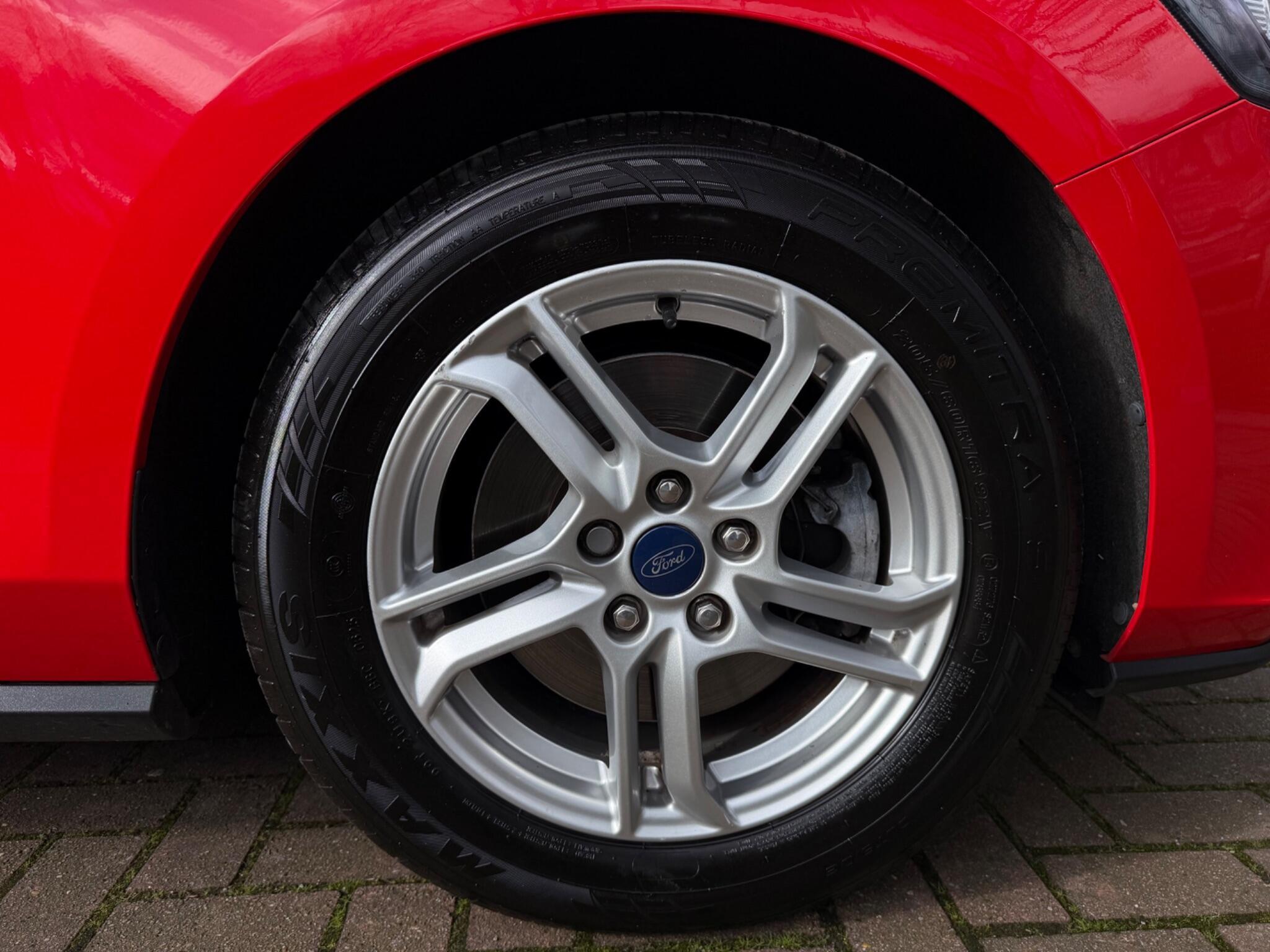 Ford Focus - Image 29