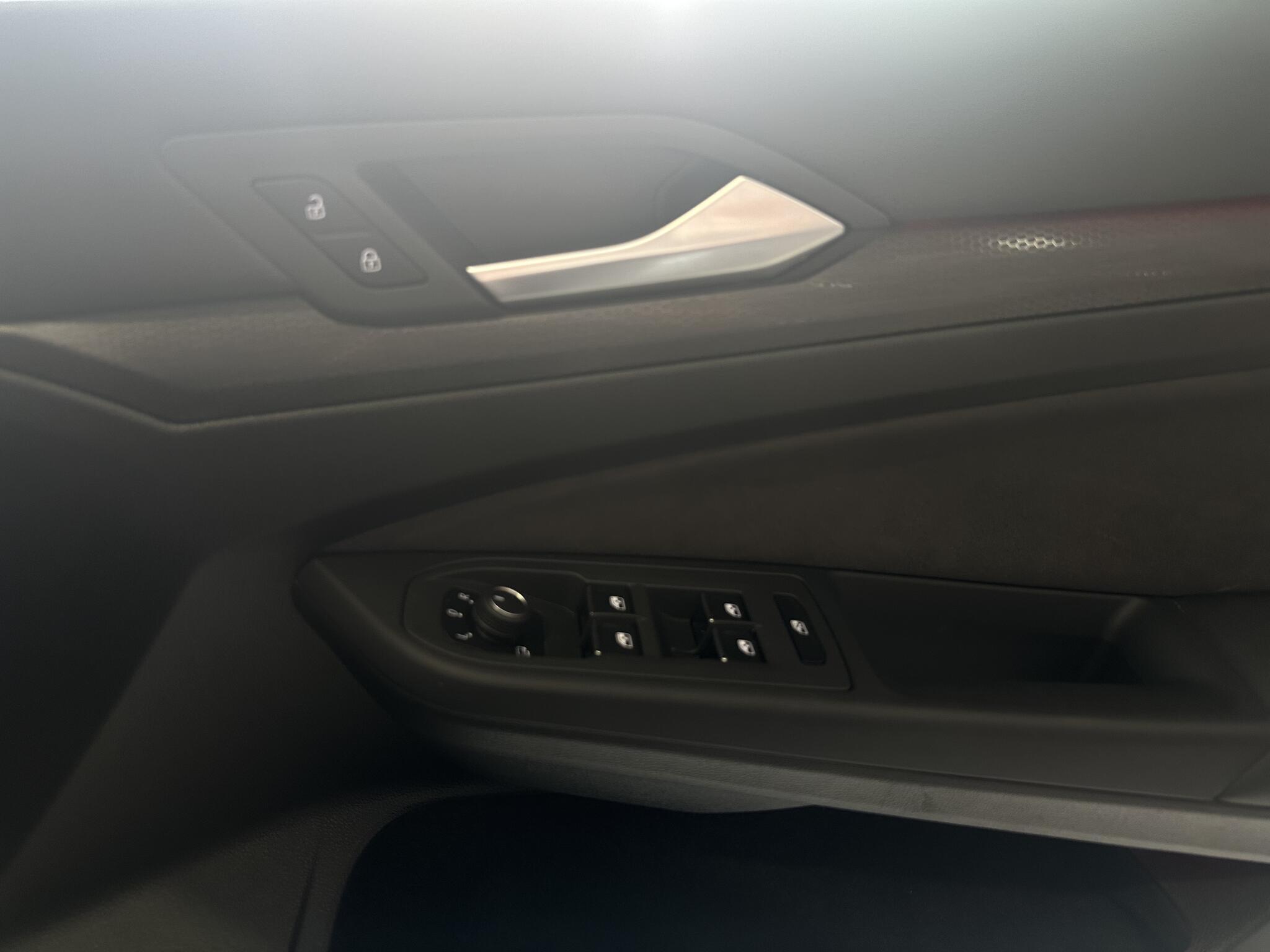 Volkswagen Golf - Image 9