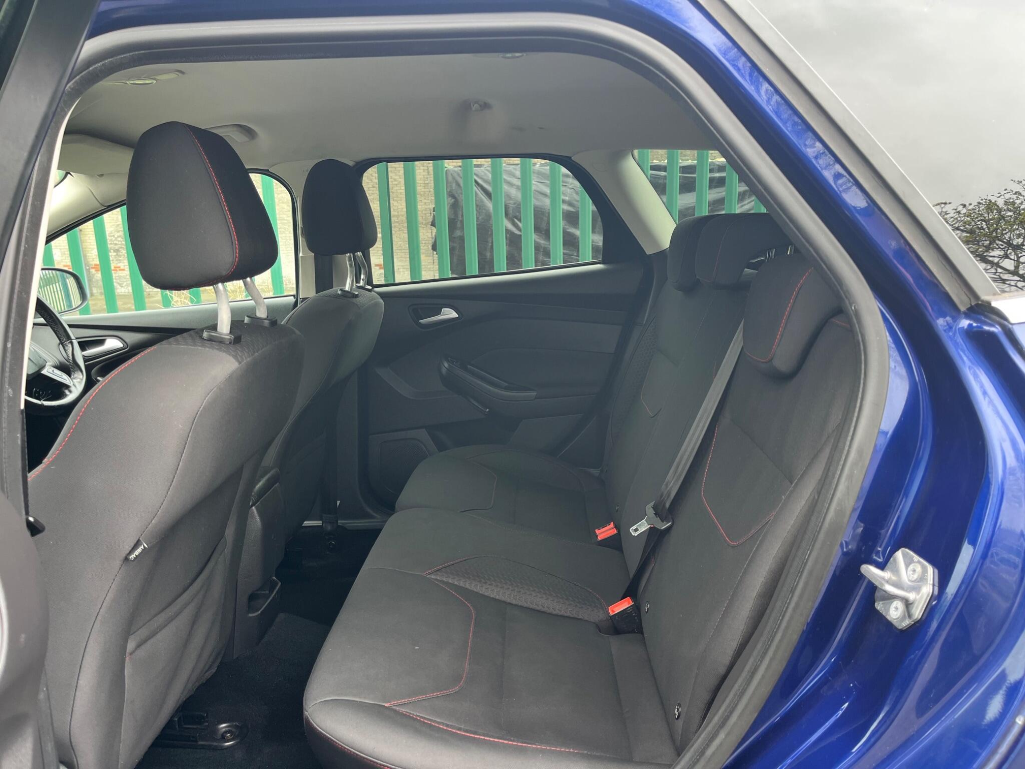 Ford Focus - Image 16