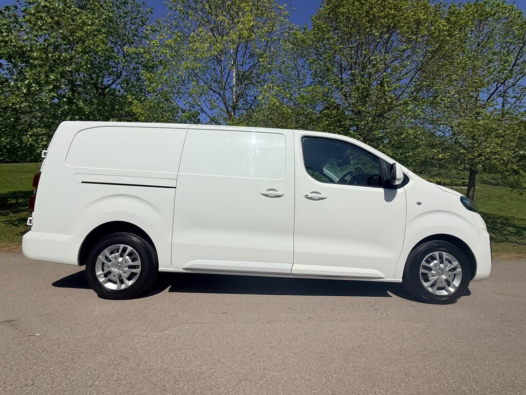 Vauxhall Vivaro - Image 3