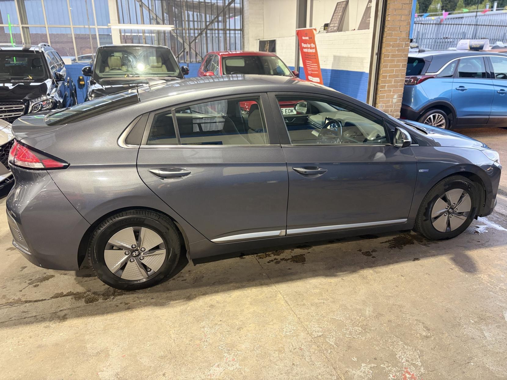 Hyundai Ioniq - Image 8