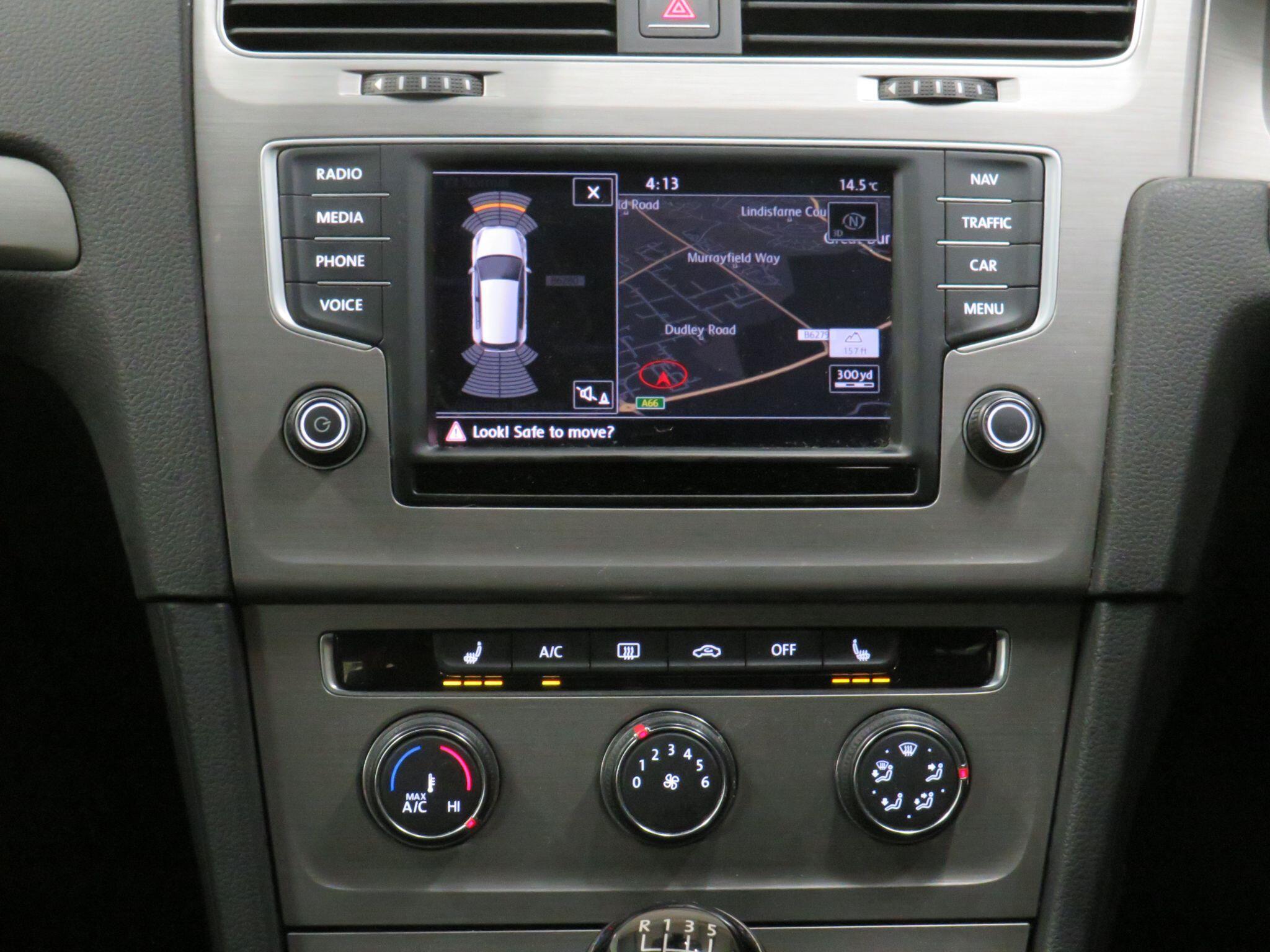 Volkswagen Golf - Image 18