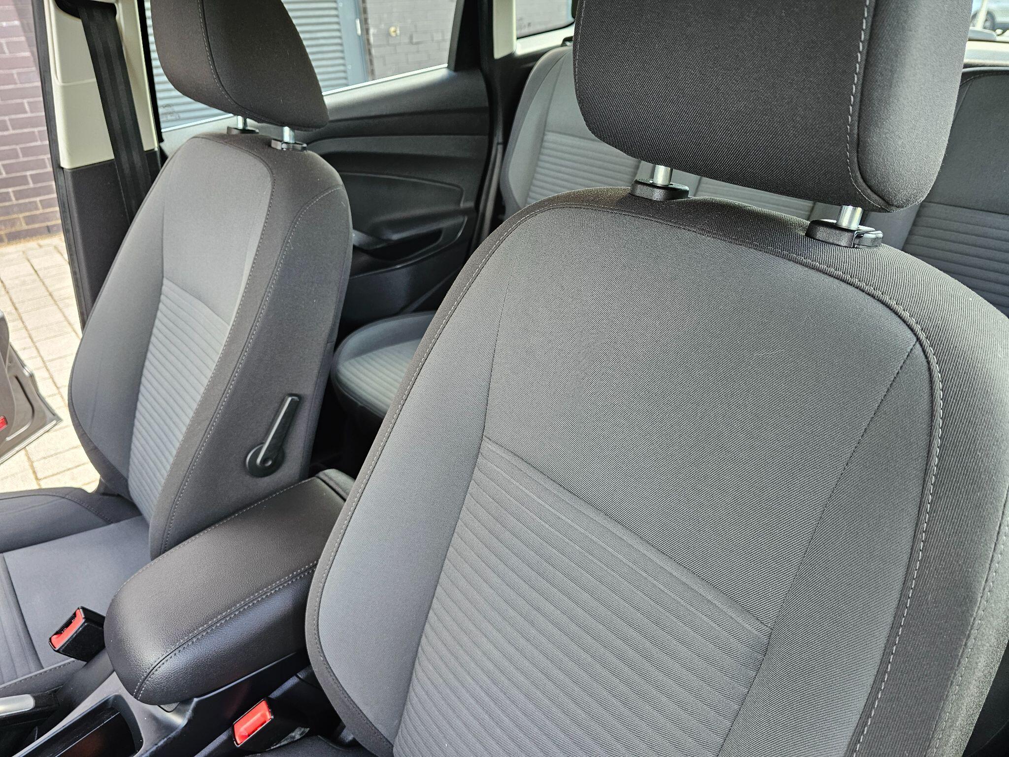 Ford C-MAX - Image 37