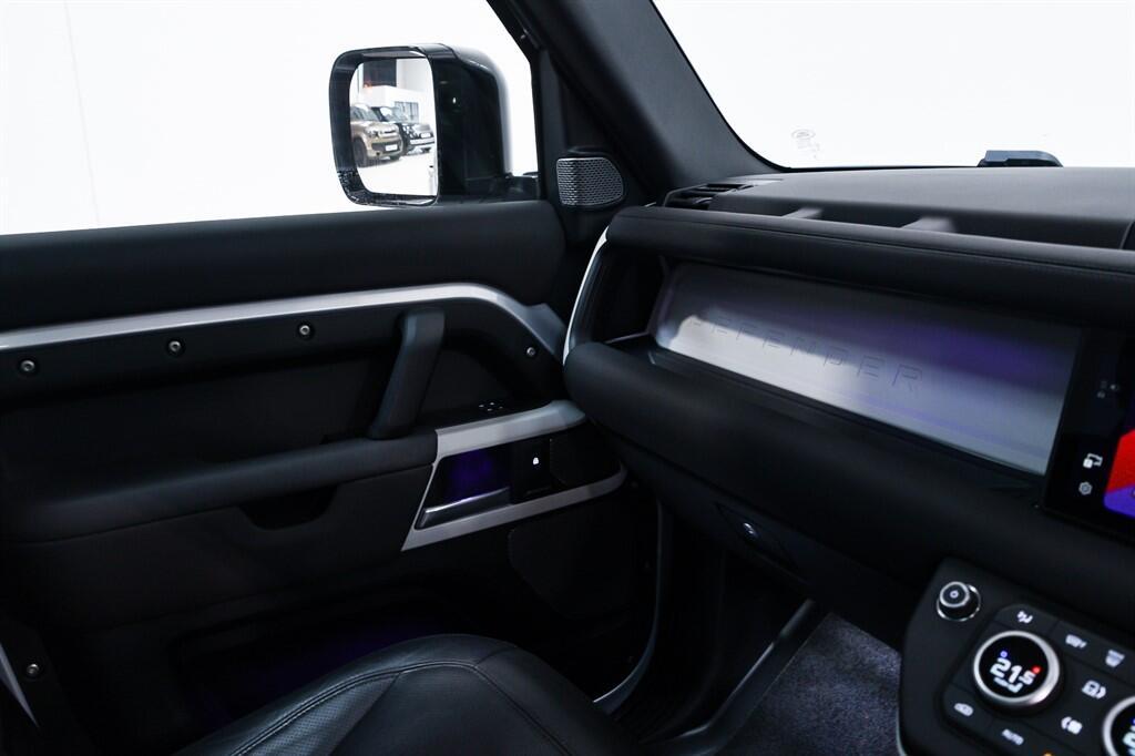 Land Rover Defender 110 - Image 20