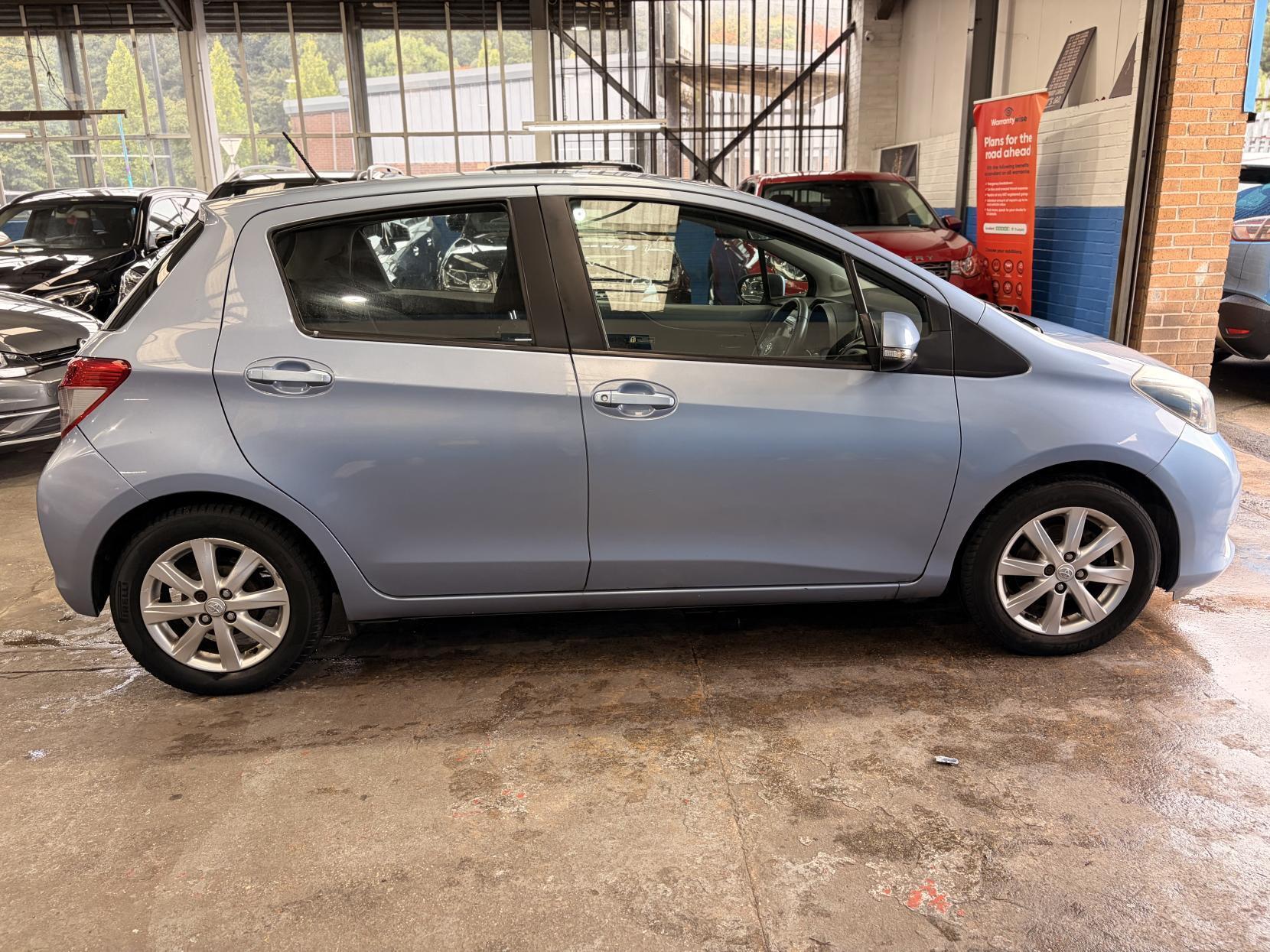 Toyota Yaris - Image 8