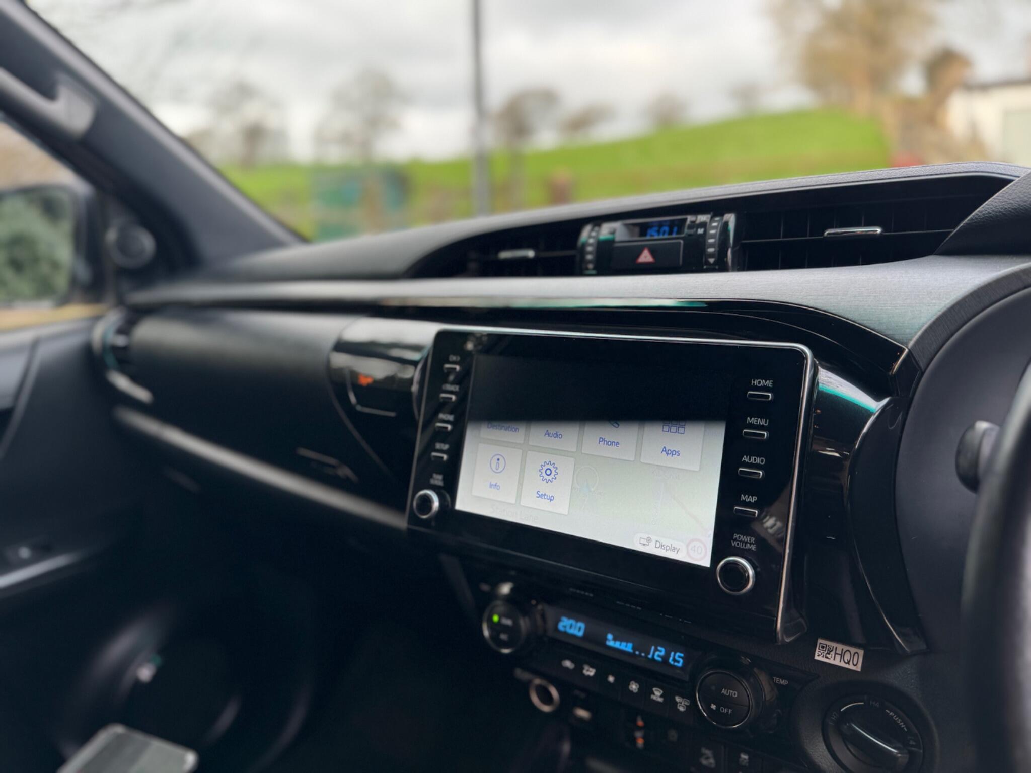 Toyota Hilux - Image 29
