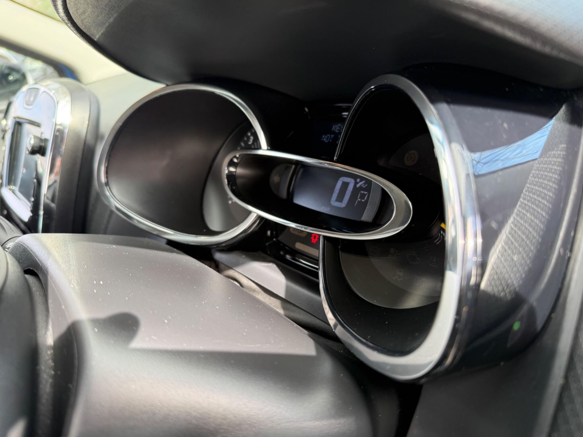 Renault Clio - Image 22