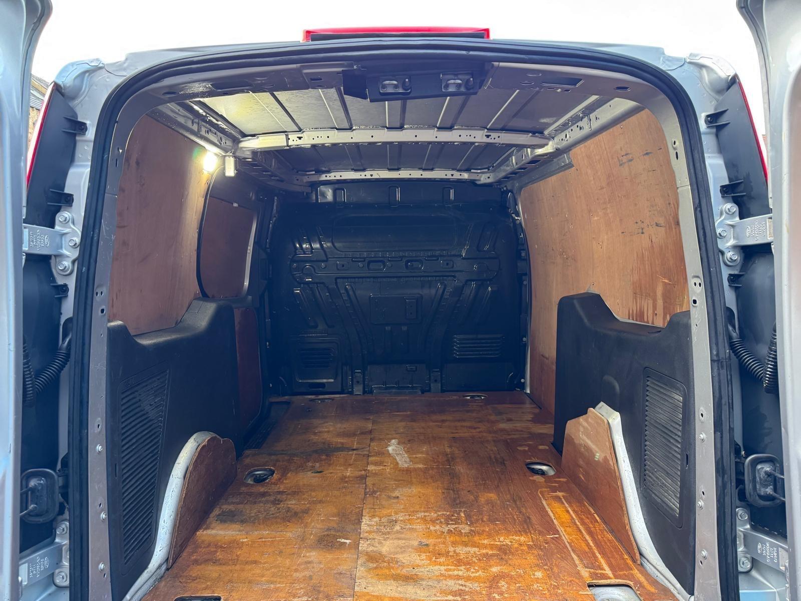 Ford Transit Connect - Image 23