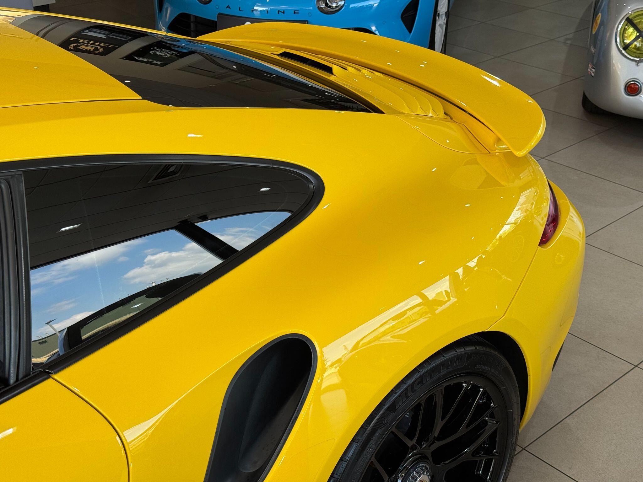 Porsche 911 - Image 17