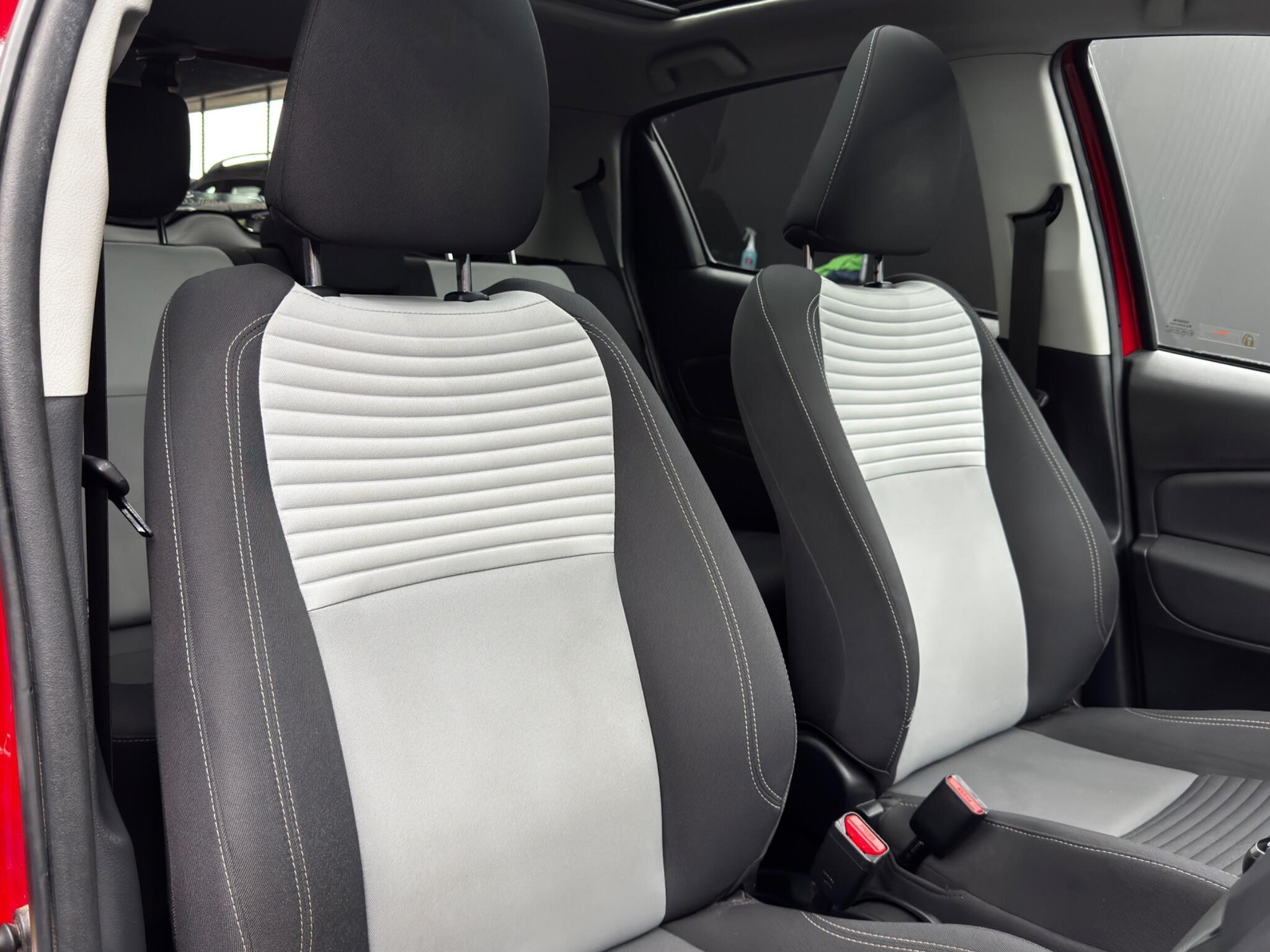 Toyota Yaris - Image 12
