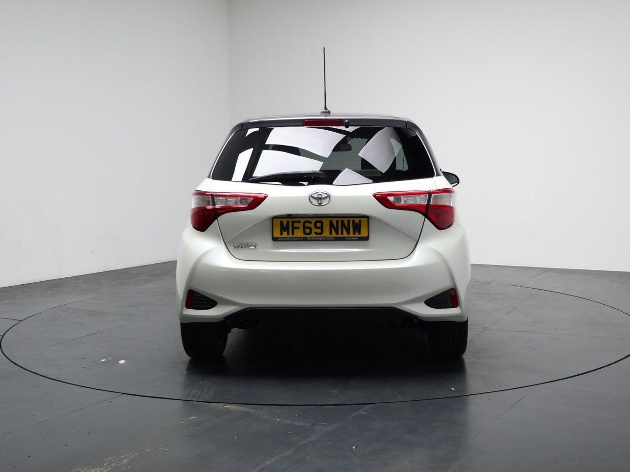 Toyota Yaris - Image 11
