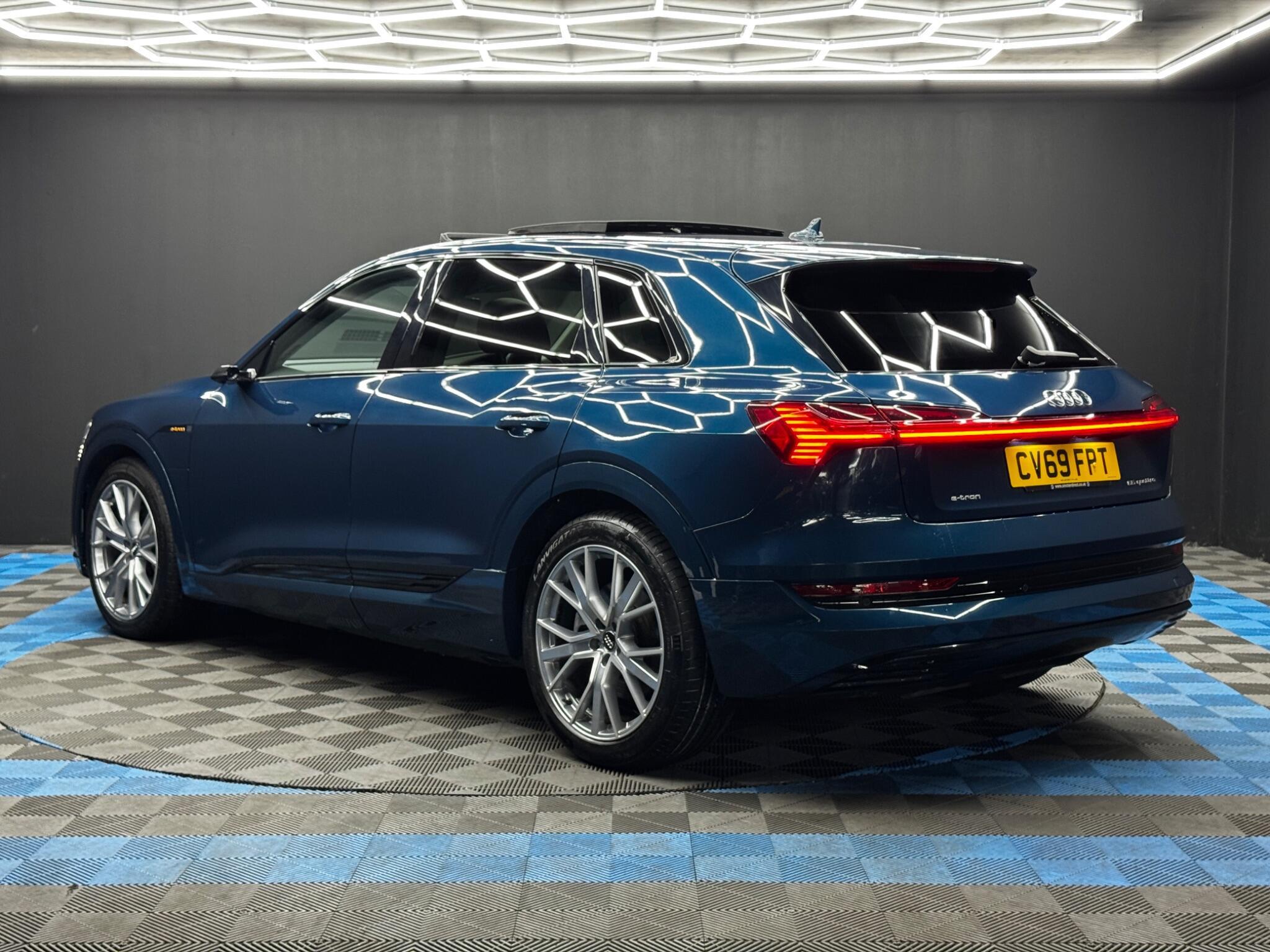 Audi E-Tron - Image 7