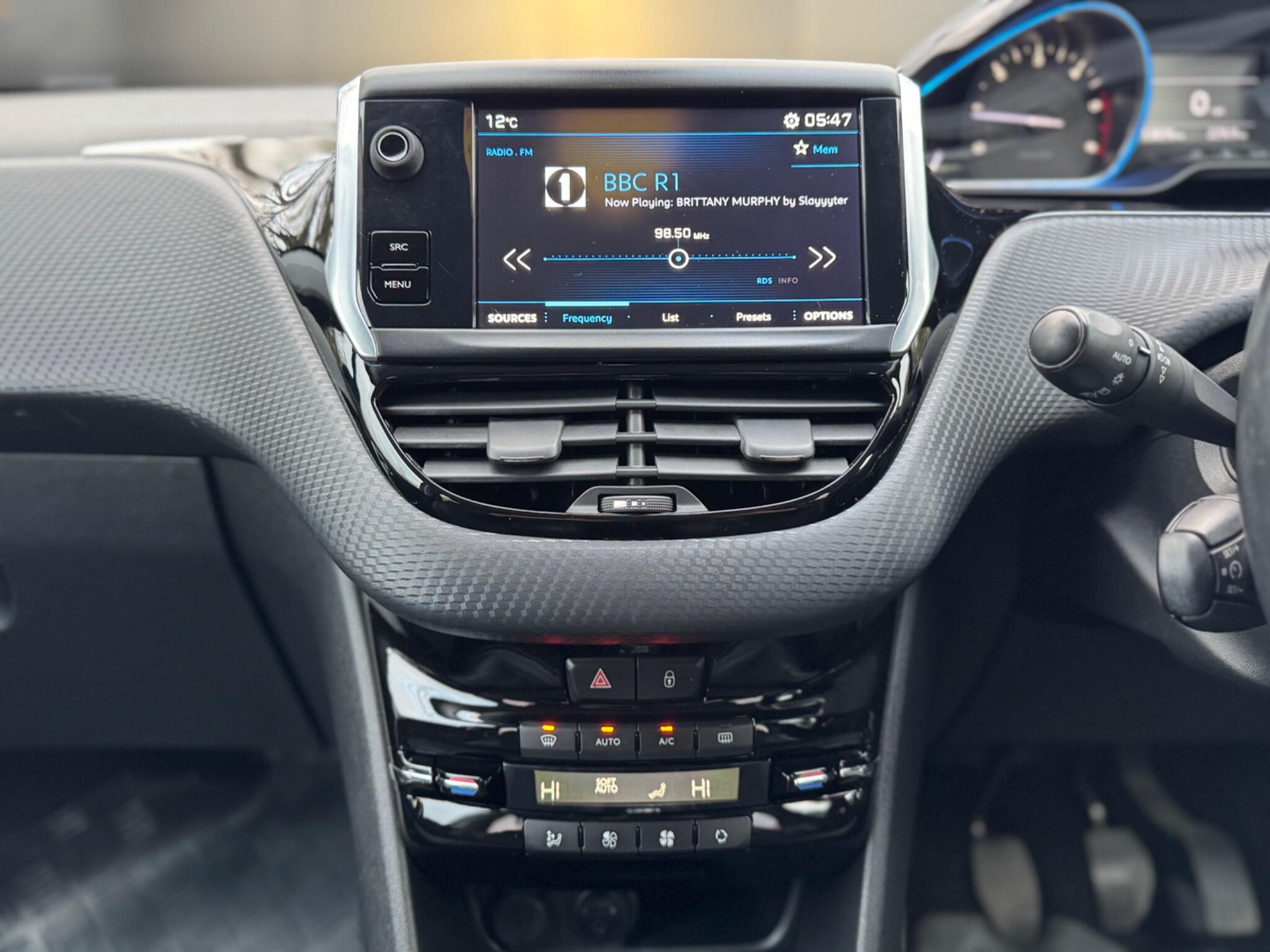 Peugeot 2008 - Image 30