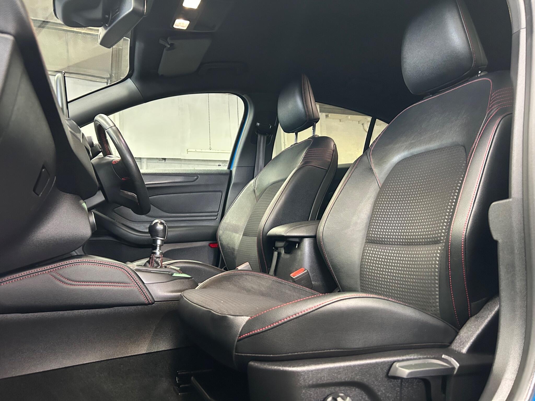 Ford Focus - Image 26