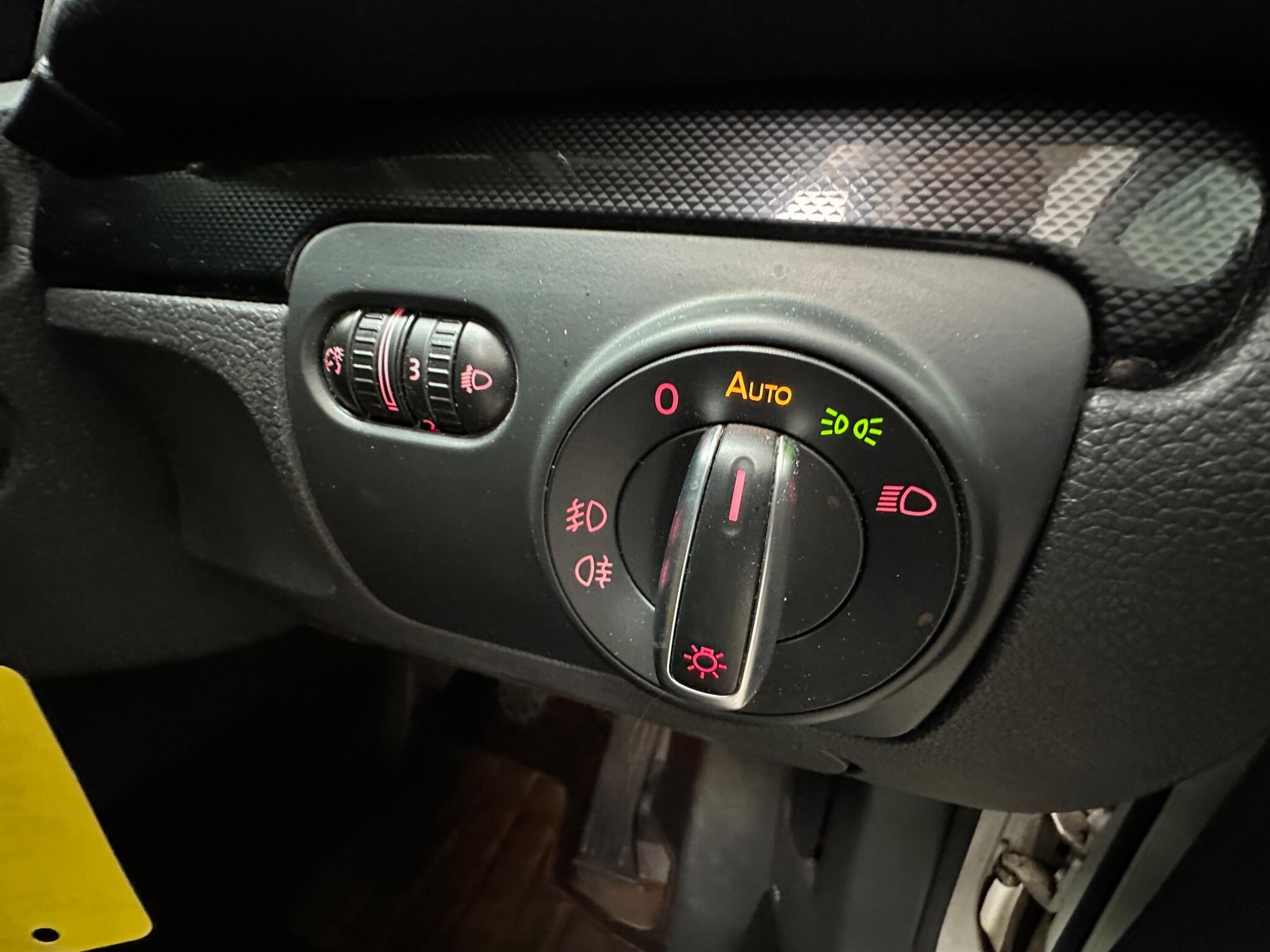 Volkswagen Golf - Image 16