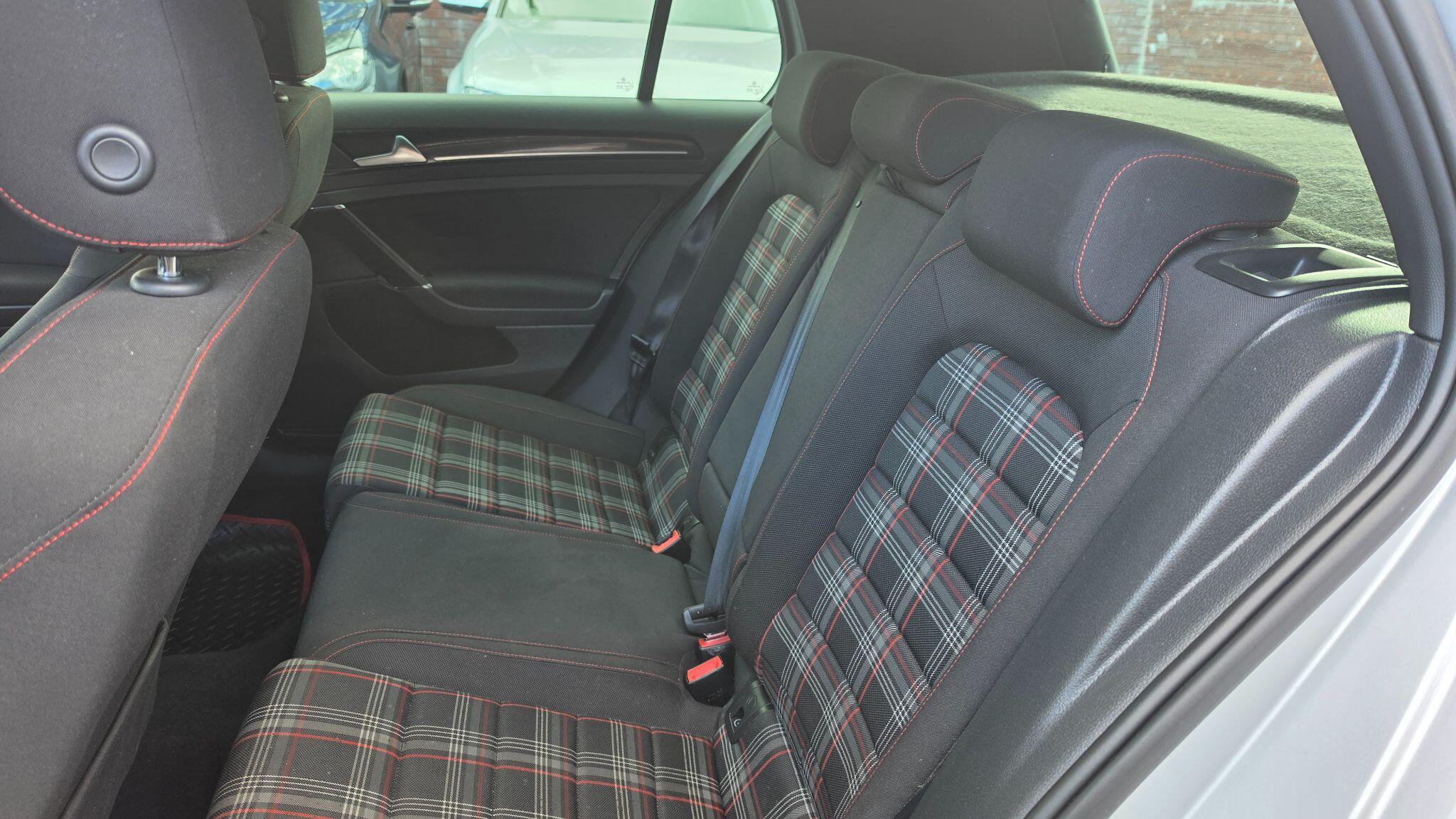 Volkswagen Golf - Image 16
