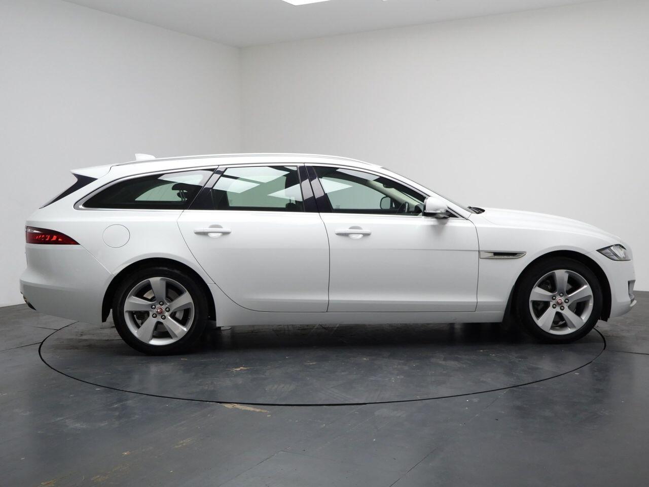 Jaguar XF - Image 14