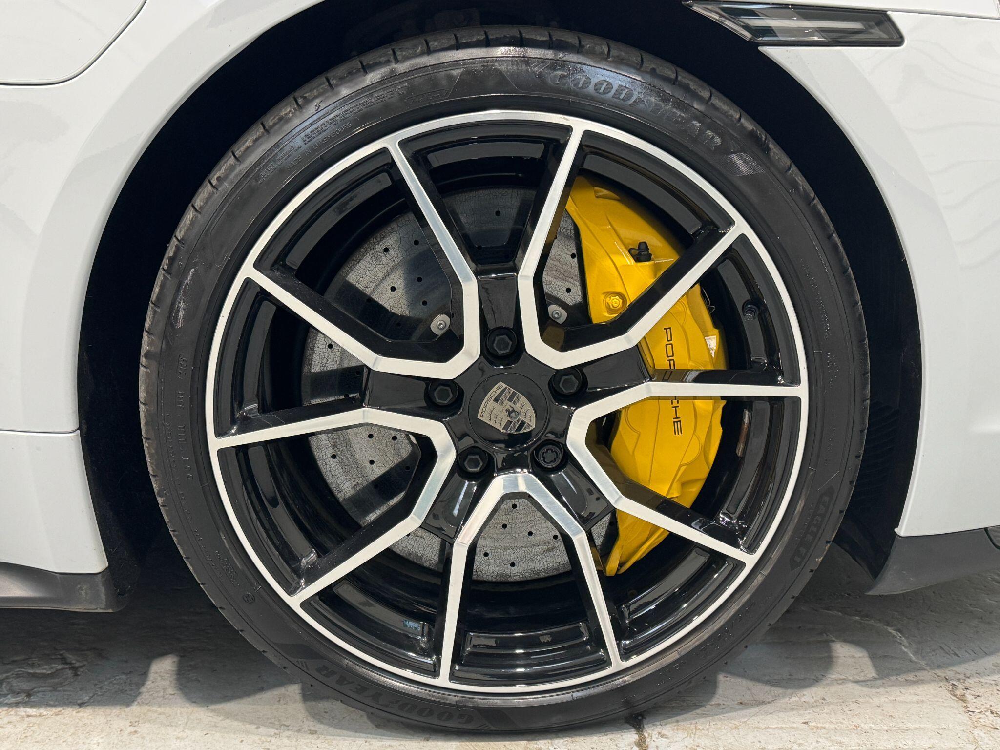 Porsche Taycan - Image 24