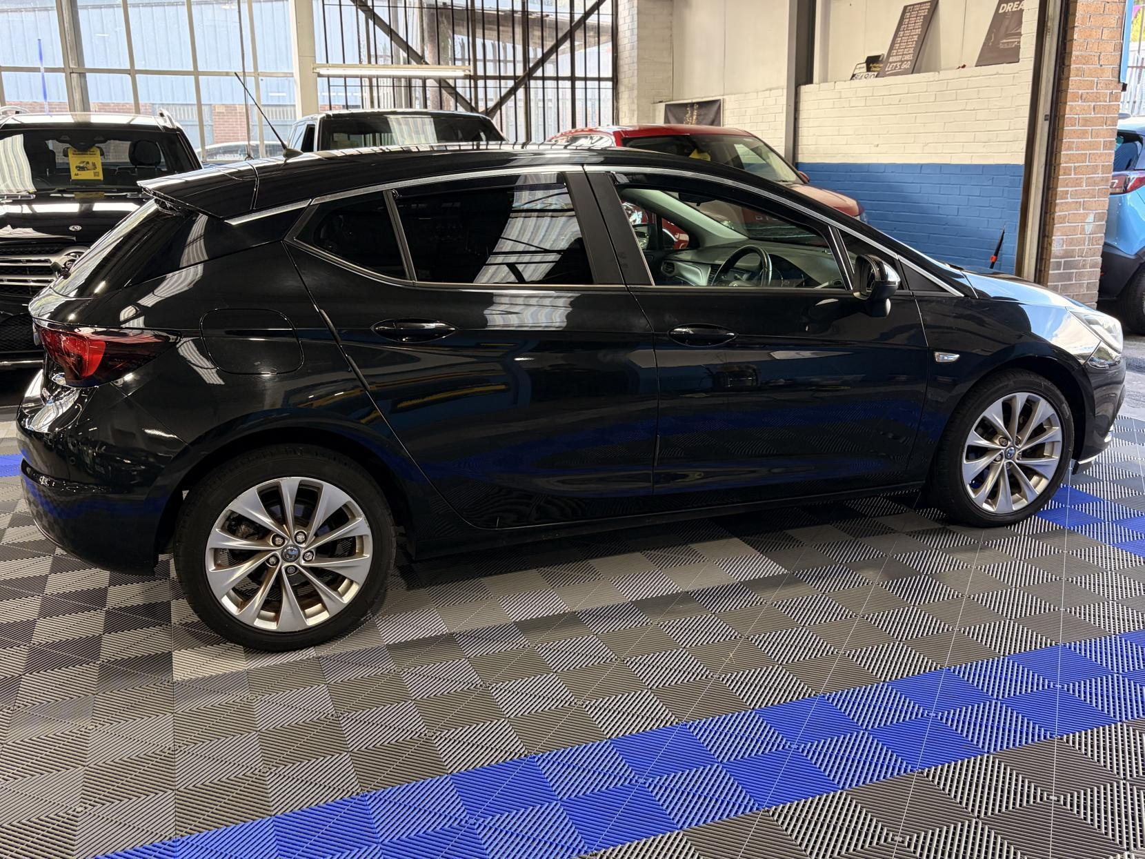 Vauxhall Astra - Image 9