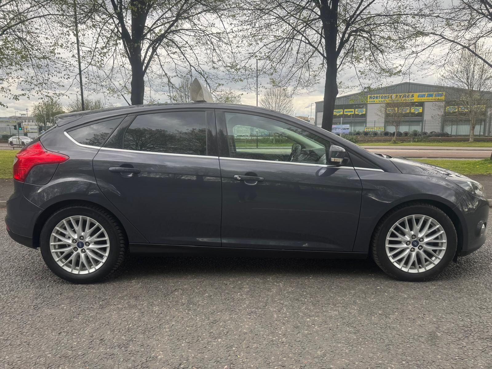 Ford Focus - Image 10