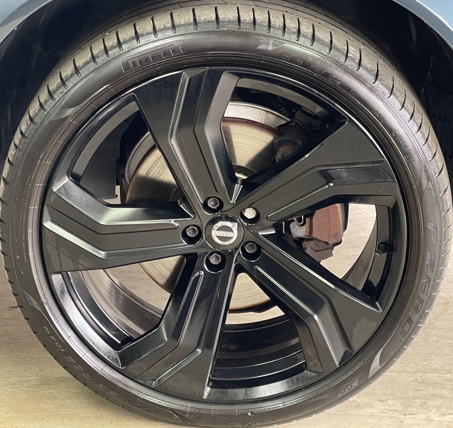 Volvo XC90 - Image 17