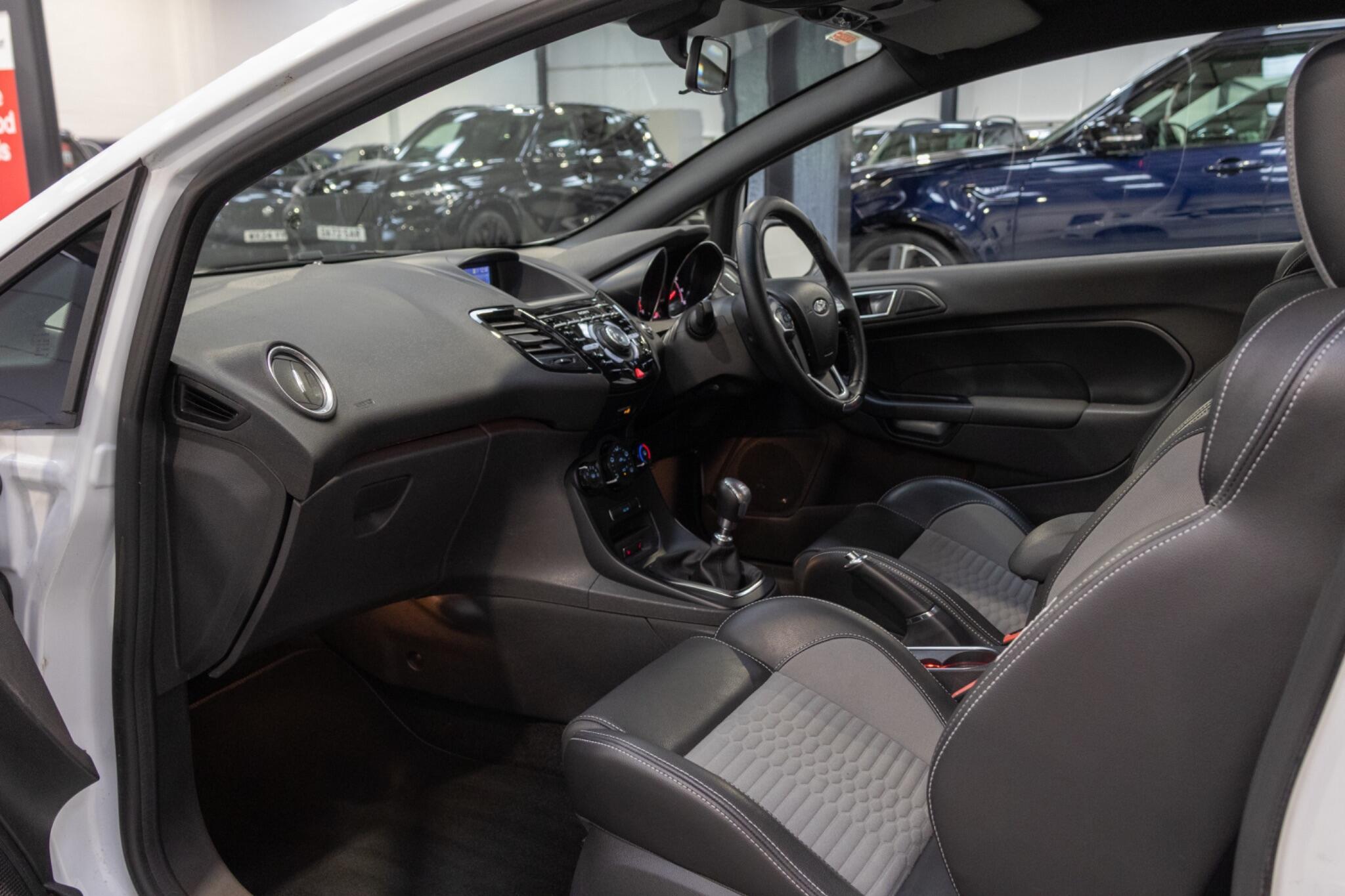 Ford Fiesta - Image 14