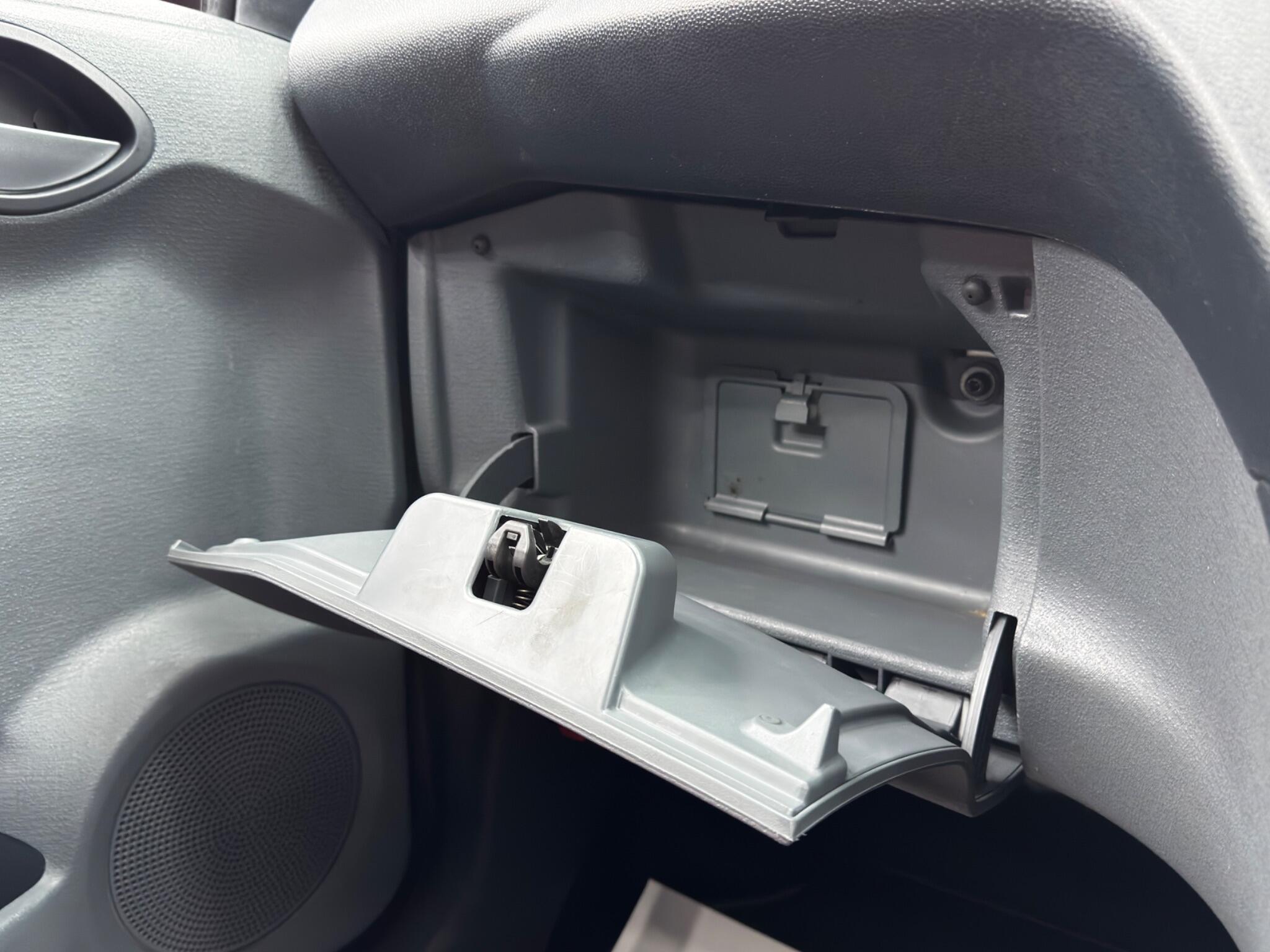 Ford KA - Image 26