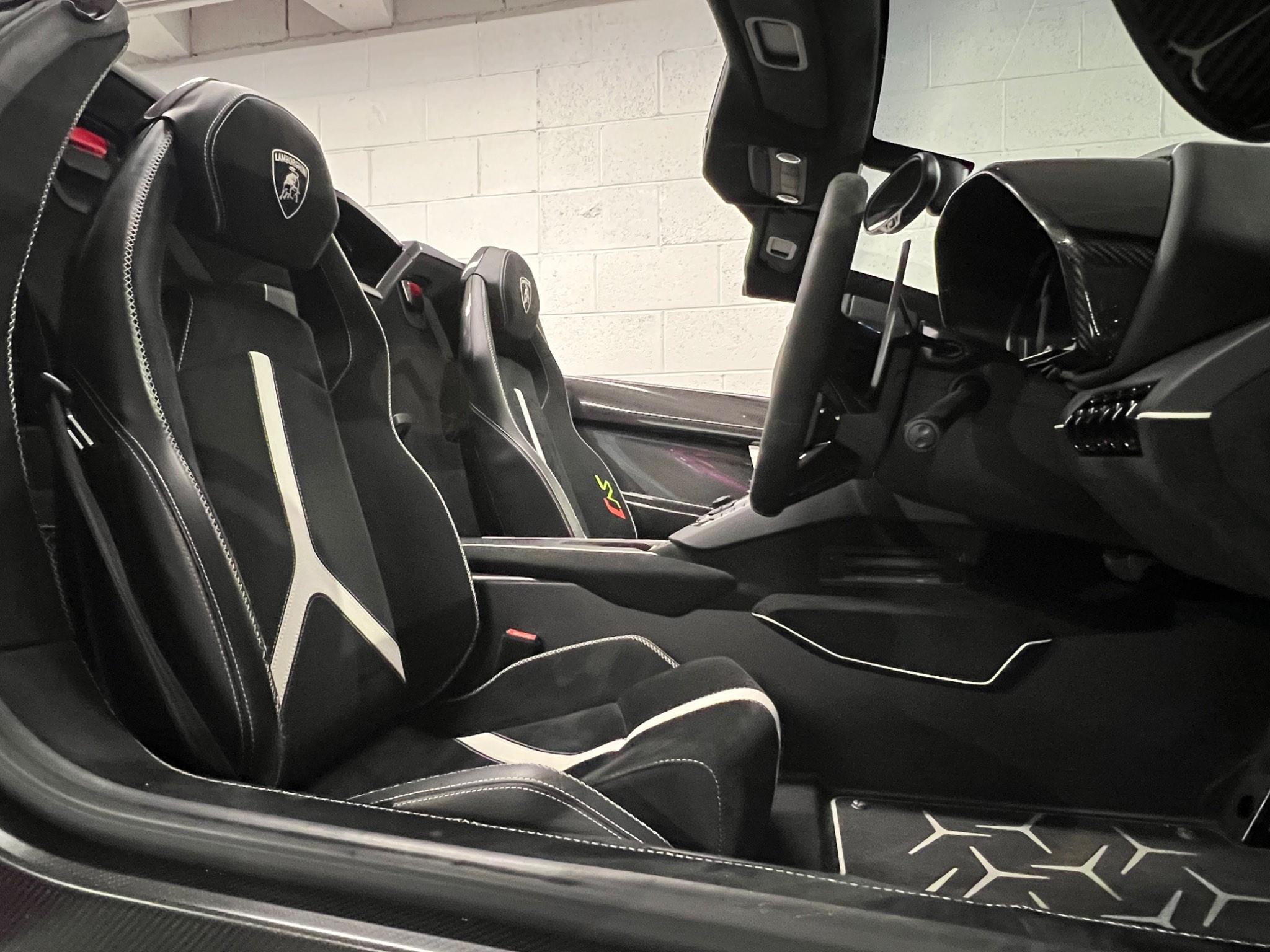 Lamborghini Aventador - Image 7