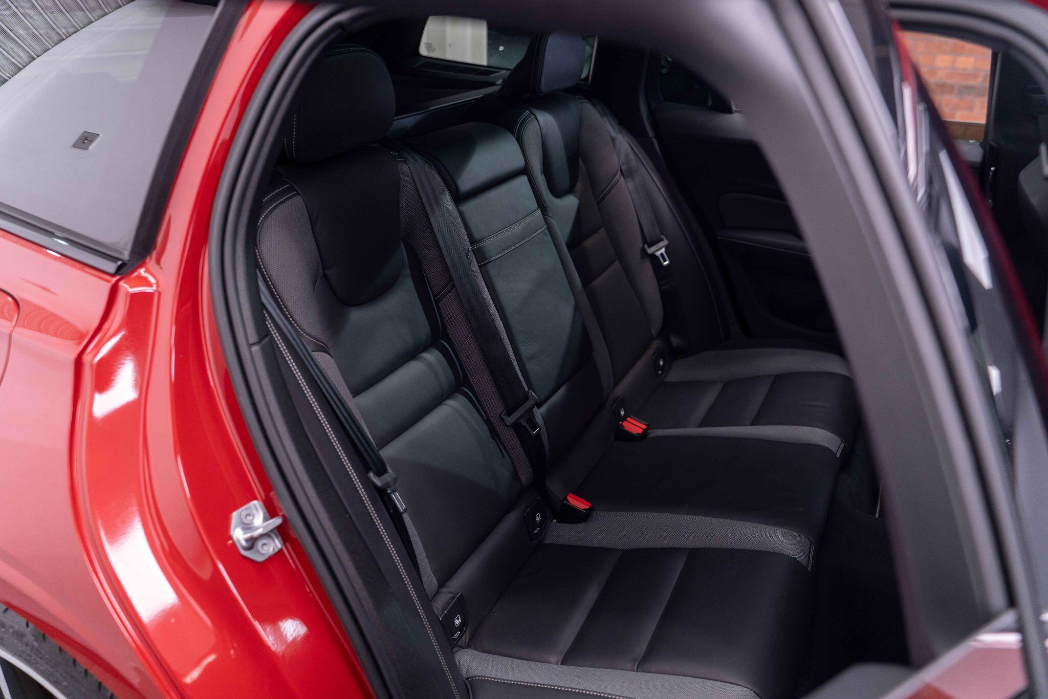 Volvo V60 - Image 16