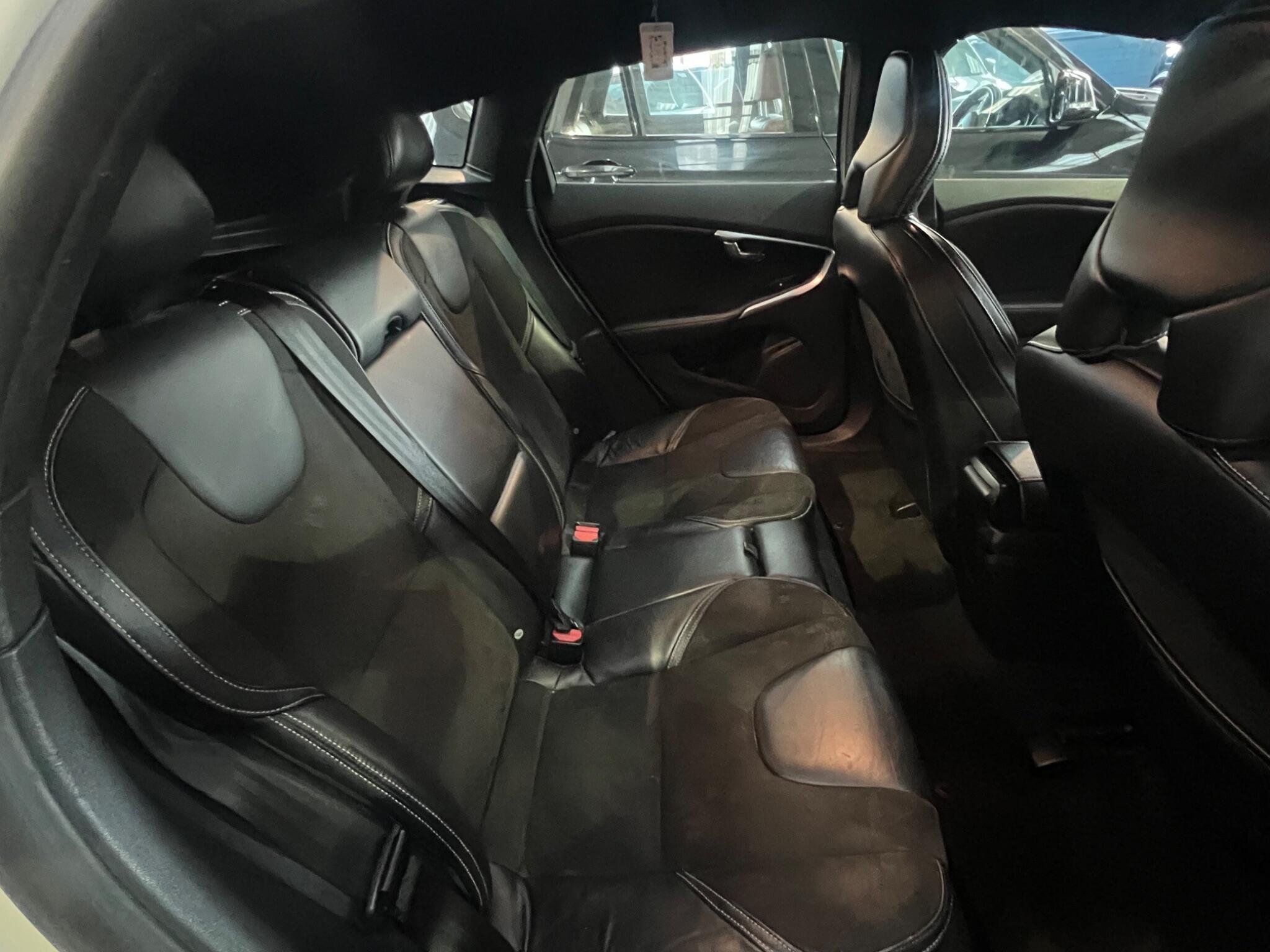 Volvo V40 - Image 19