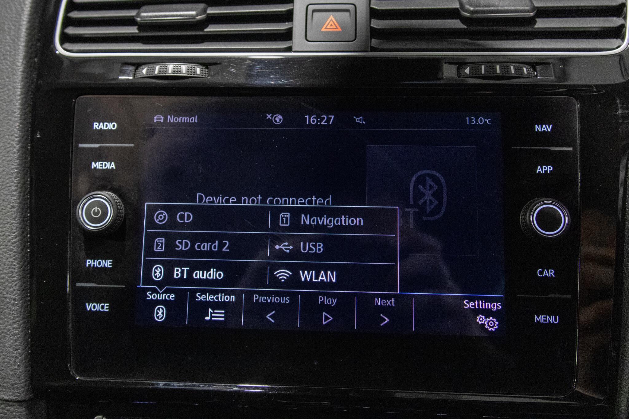 Volkswagen Golf - Image 17