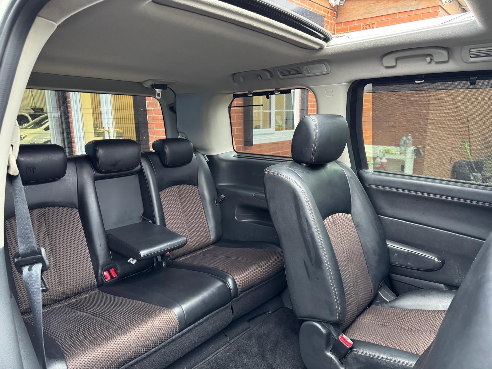 Nissan Elgrand - Image 30