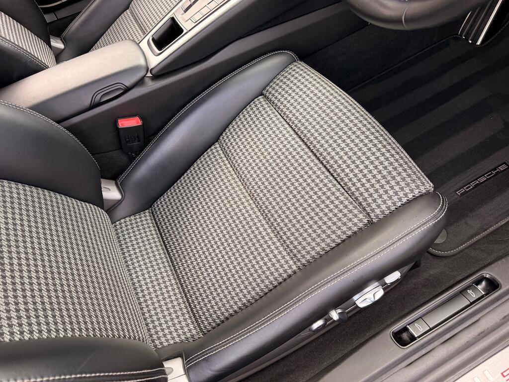 Porsche 911 - Image 51