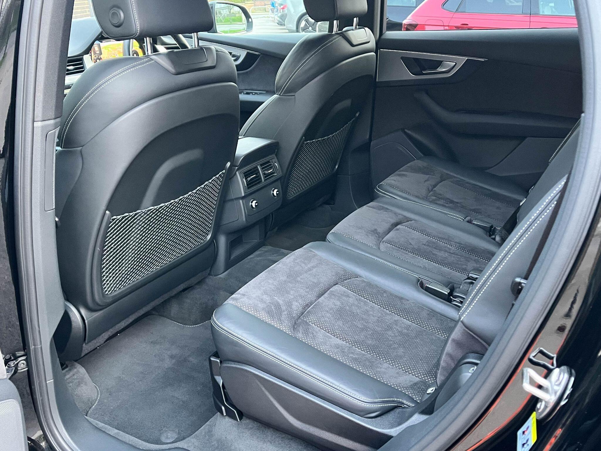 Audi Q7 - Image 9
