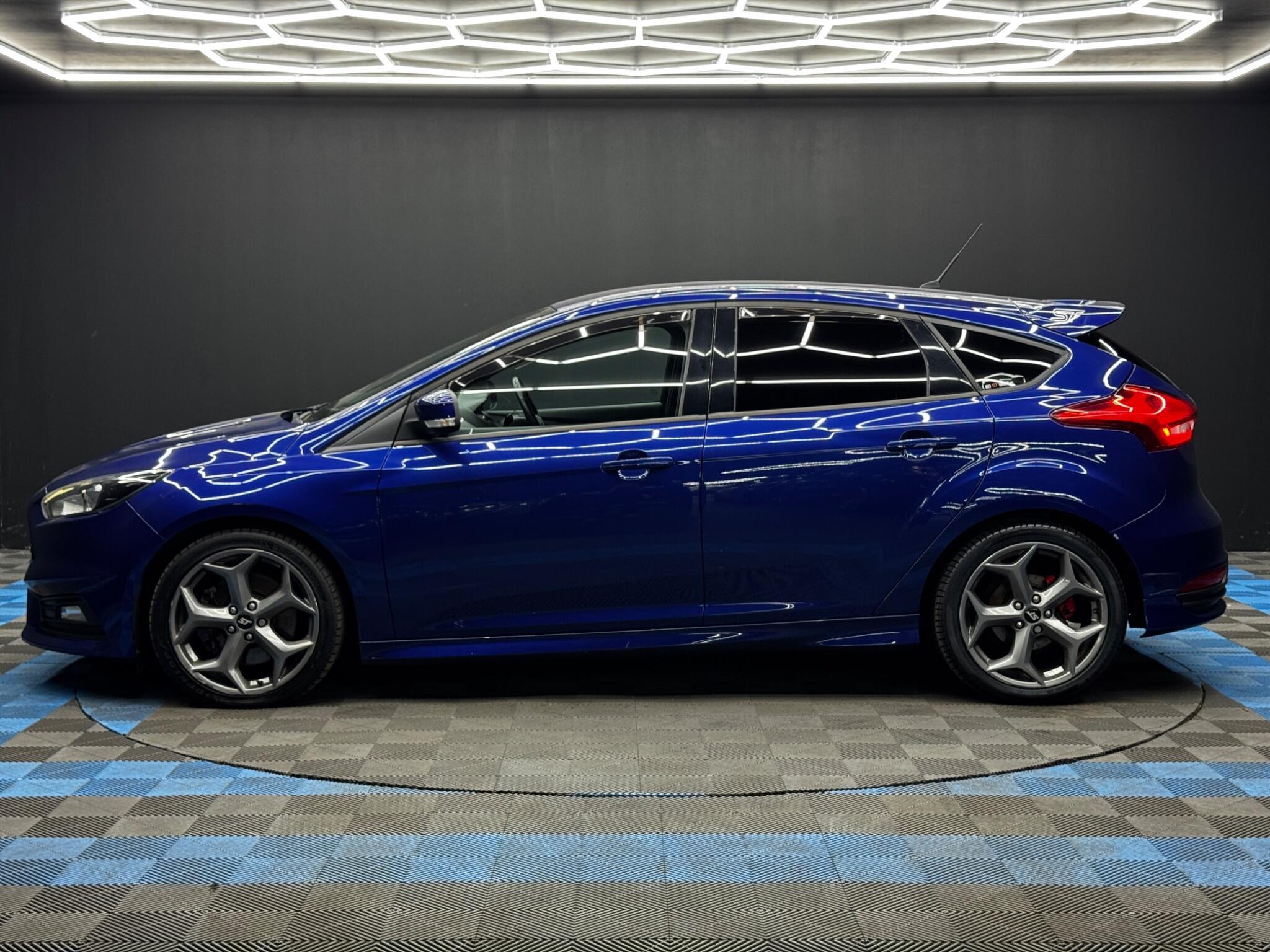 Ford Focus - Image 8