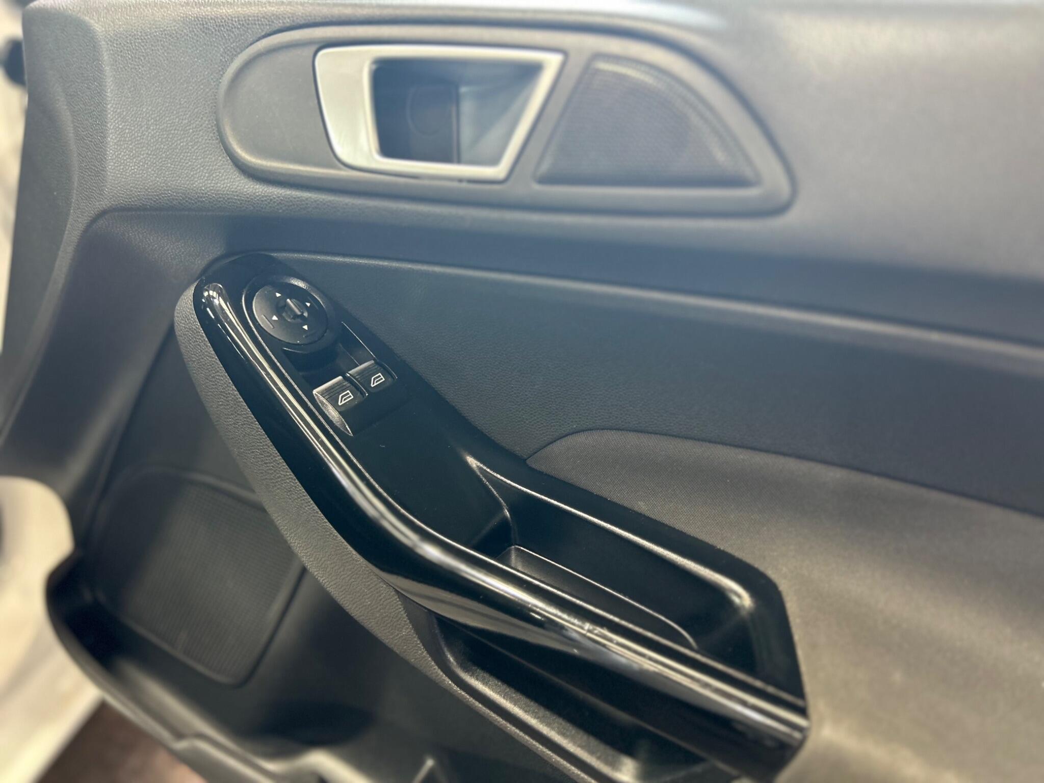 Ford Fiesta - Image 14