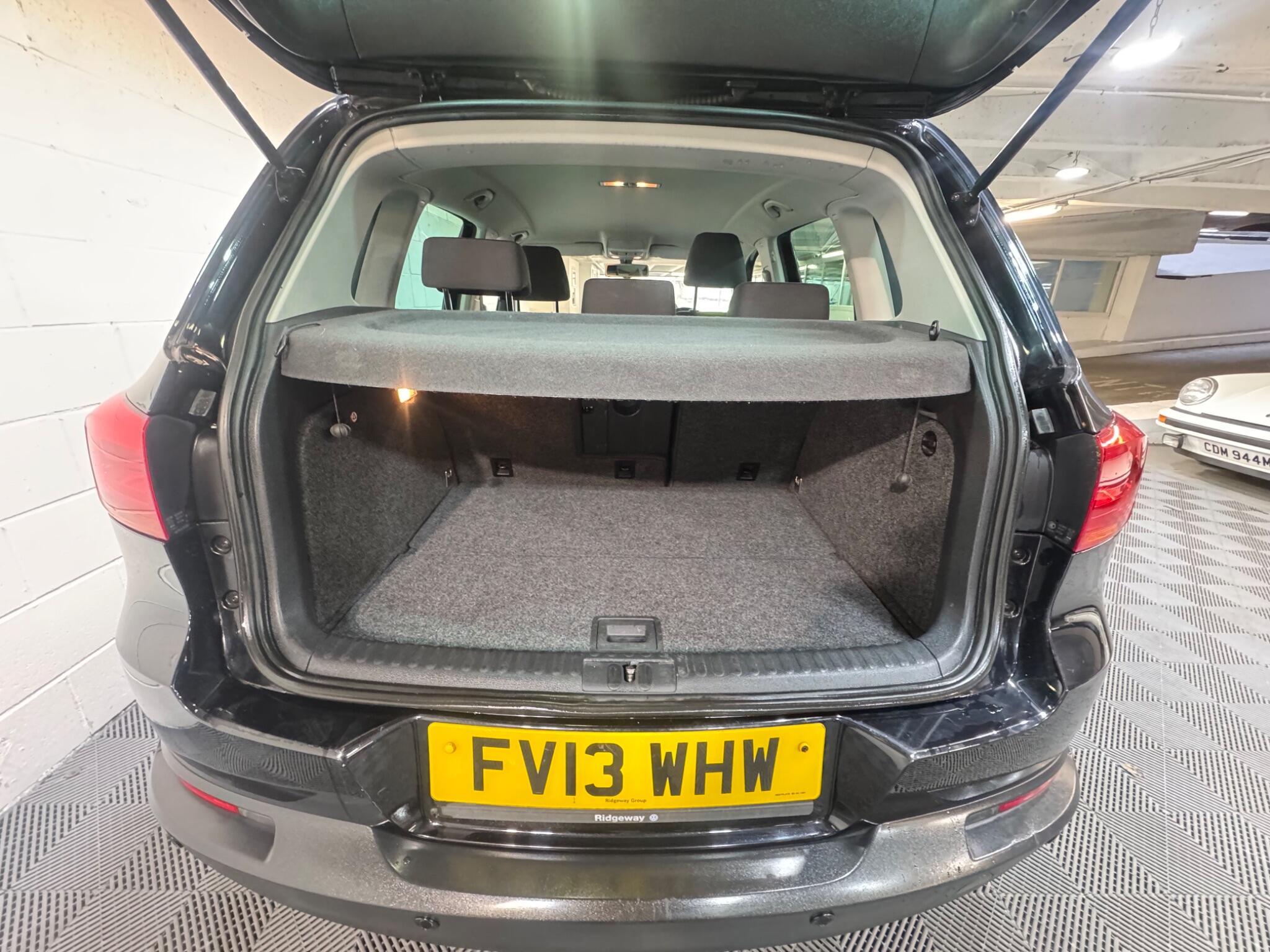 Volkswagen Tiguan - Image 13