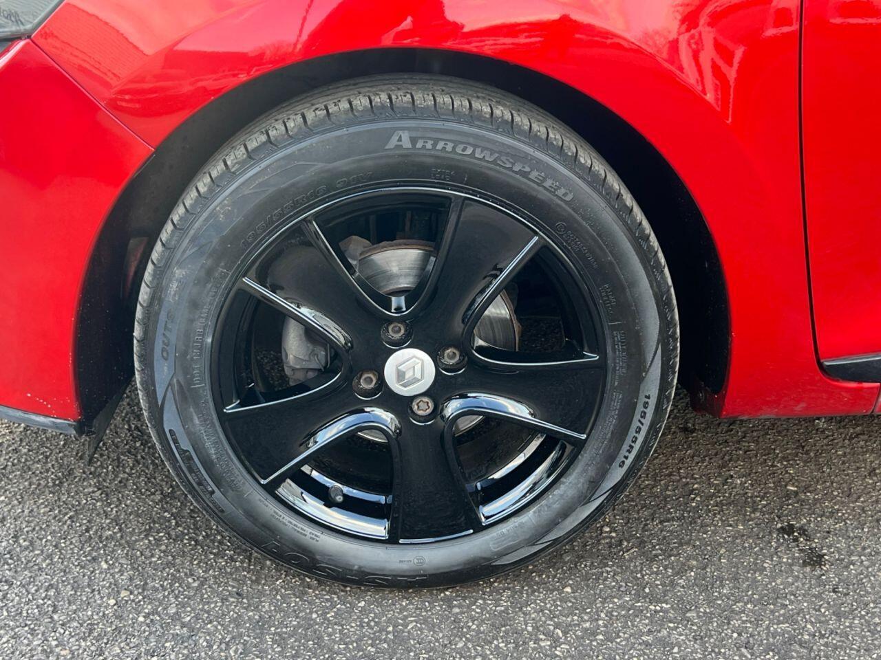 Renault Clio - Image 25