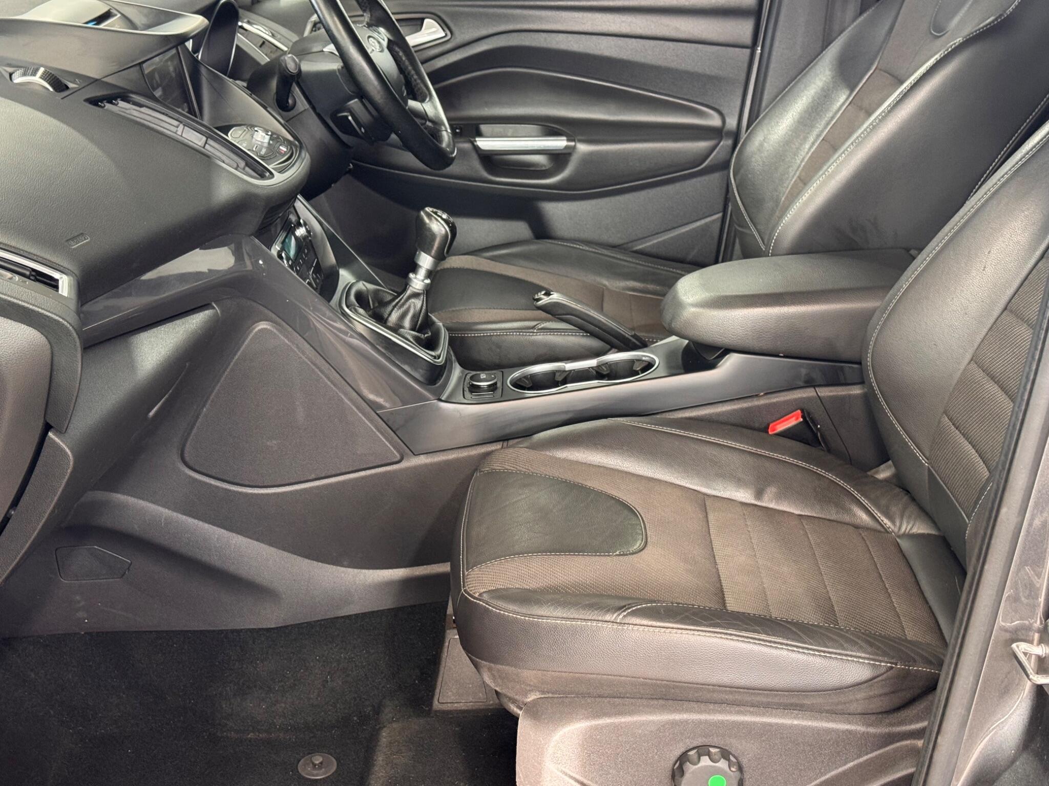 Ford Kuga - Image 31